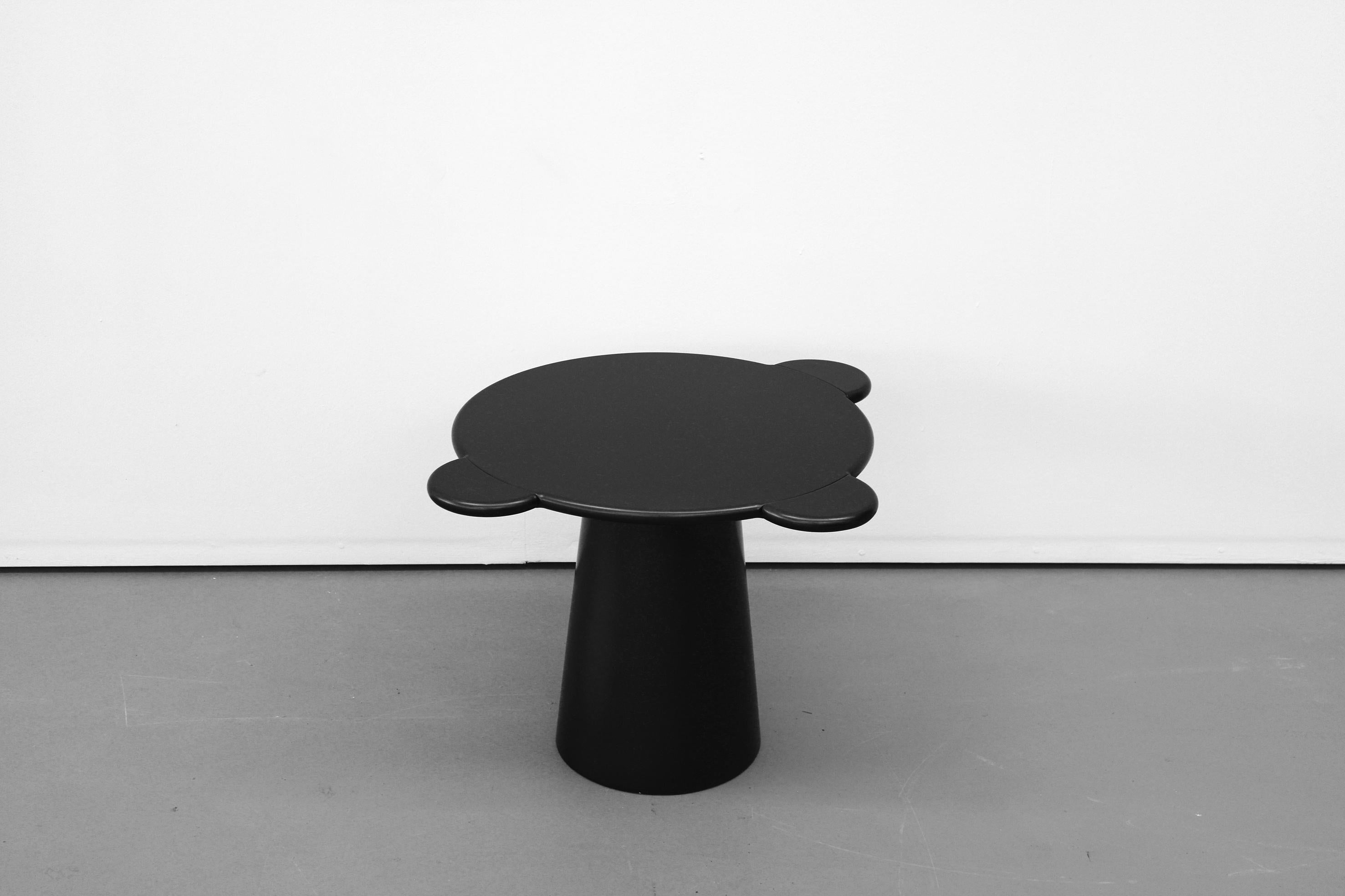 Donald is a multifunctional table with a sculpturally cosmic aspect and colorful circular shapes.
The sculptural silhouette has a wooden structure composed of a truncated cone that supports a round top adorned with three semi-circular flaps, ideal