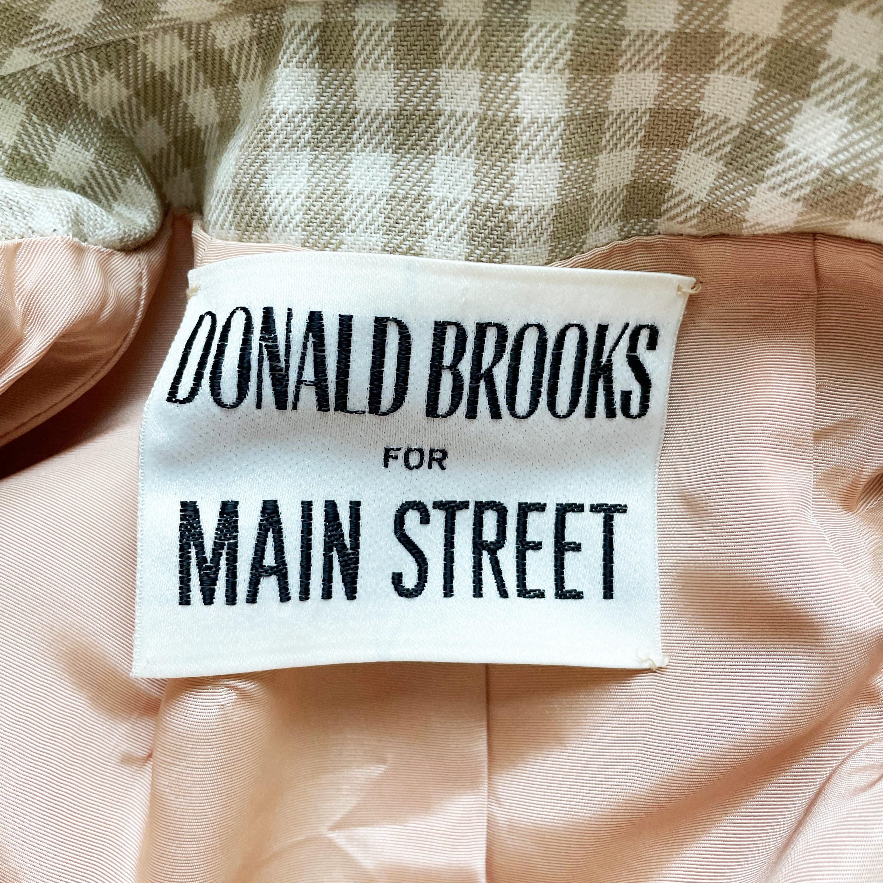 Donald Brooks - Veste à carreaux vintage avec caplet style imperméable, blanc brun clair  en vente 4