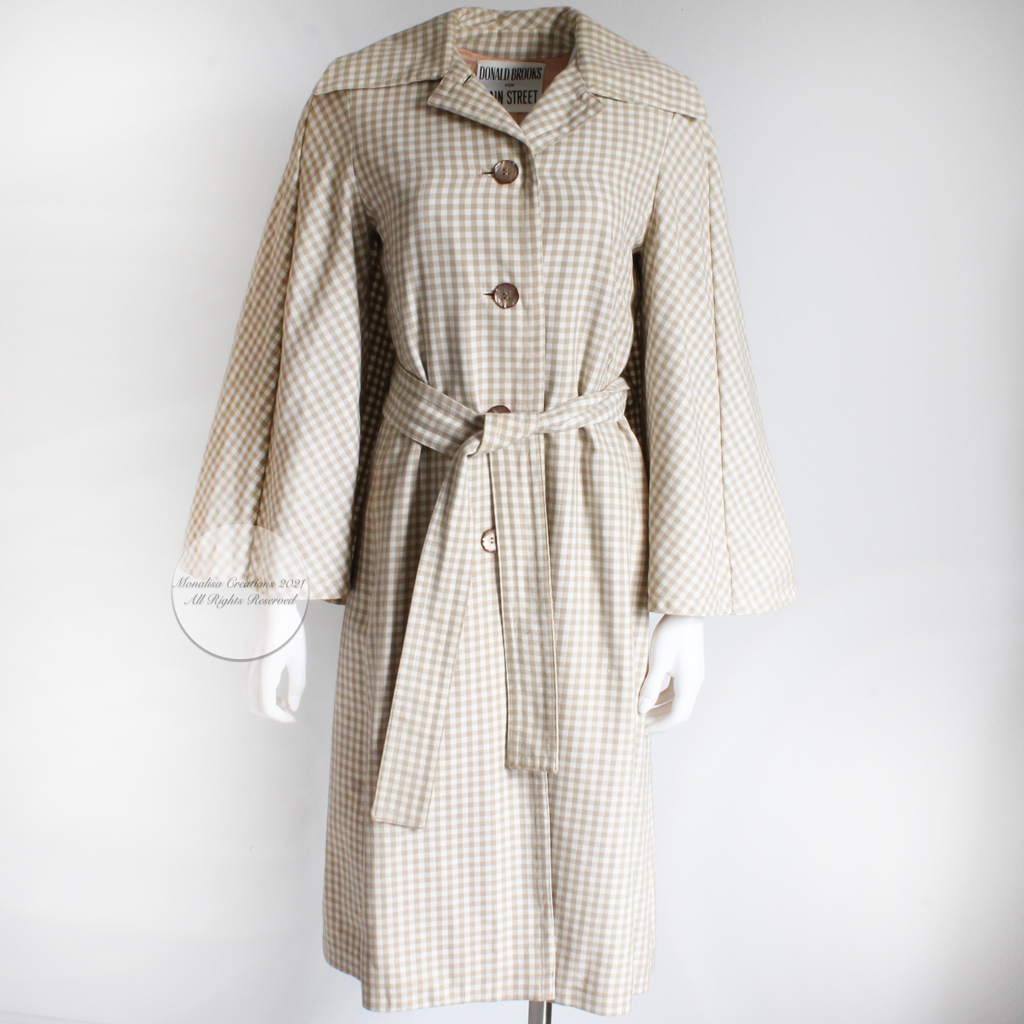 Donald Brooks Trench Coat Jacket with Caplet Check Pattern Vintage 70s  In Good Condition In Port Saint Lucie, FL