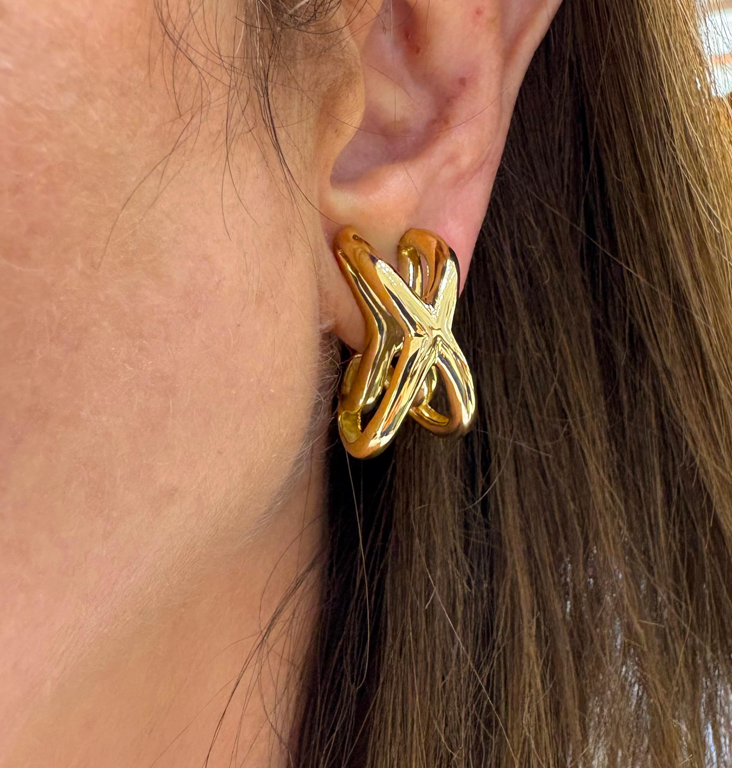 Donald Claflin for Tiffany & Co. Boucles d'oreilles croisées en or jaune 18 carats Unisexe en vente