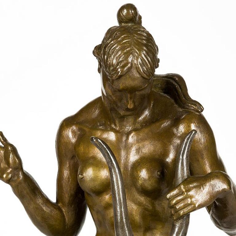 Chanson d'Amour (Gold), Nude Sculpture, von Donald De Lue