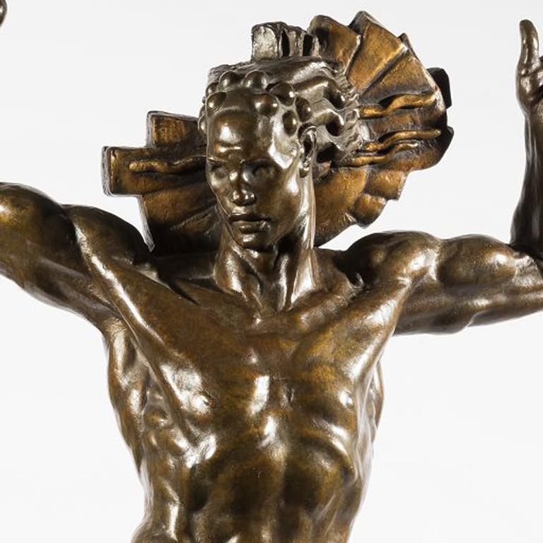Sonne Sonnengott (Gold), Nude Sculpture, von Donald De Lue