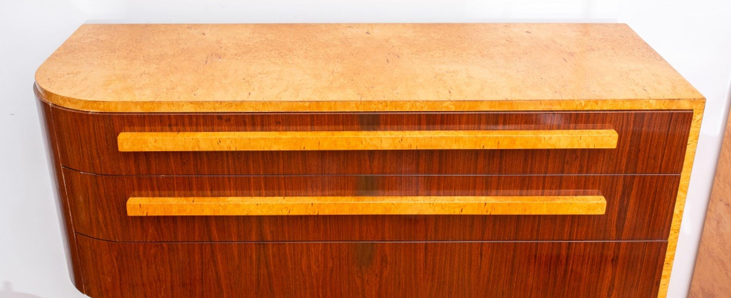 Laqué Consoles de buffet Art déco Donald Deskey, paire en vente