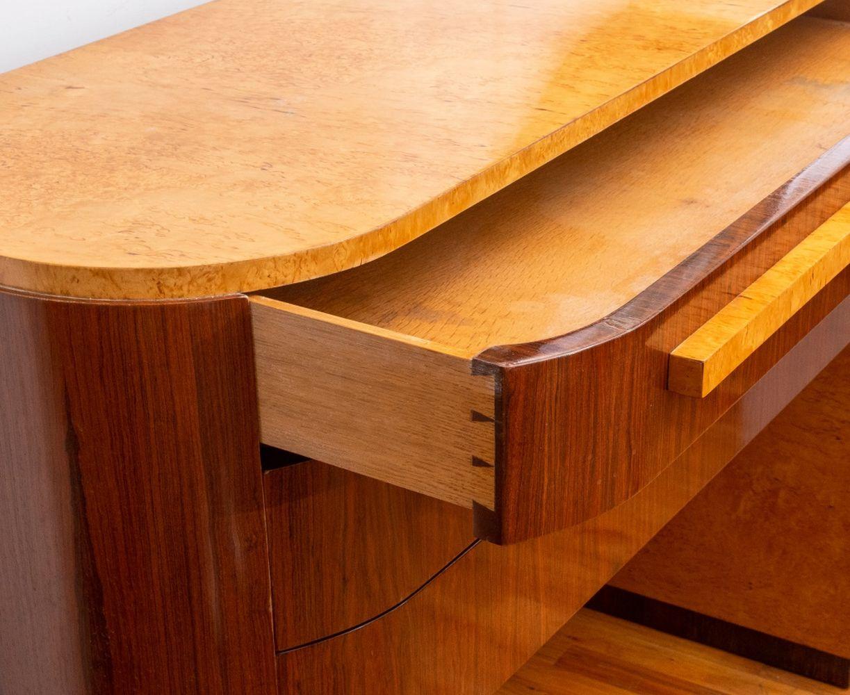 Consoles de buffet Art déco Donald Deskey, paire Bon état - En vente à Astoria, NY