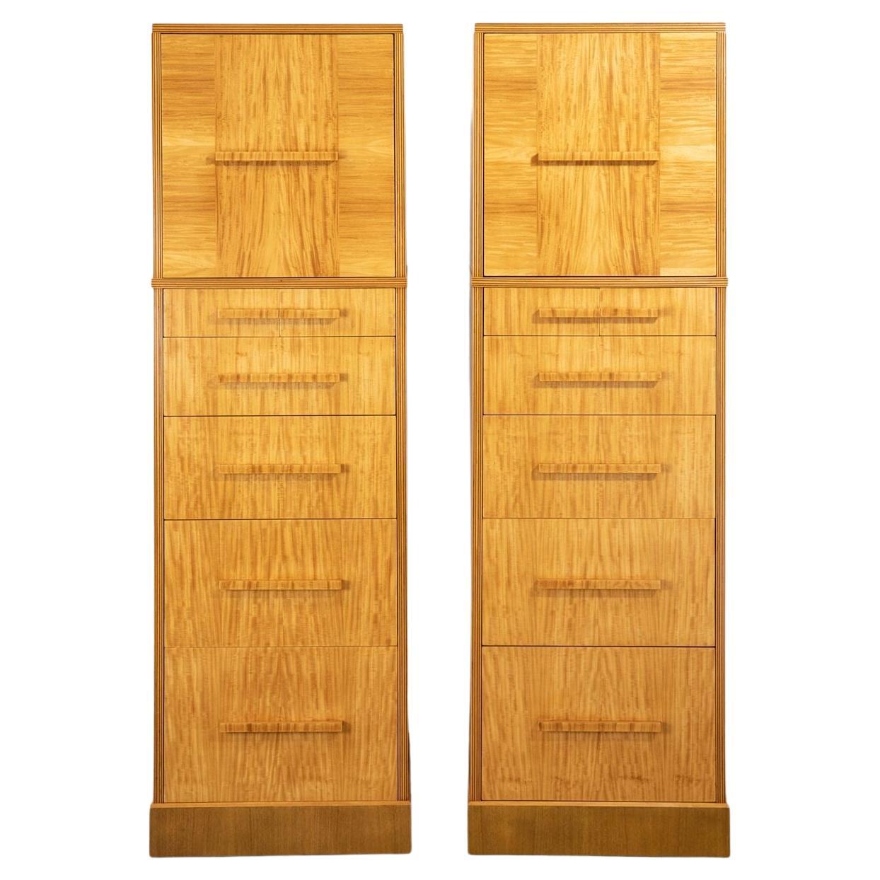 Donald Deskey - Comò grattacielo Art Deco in Avodire ad alta figura 1940s Pair