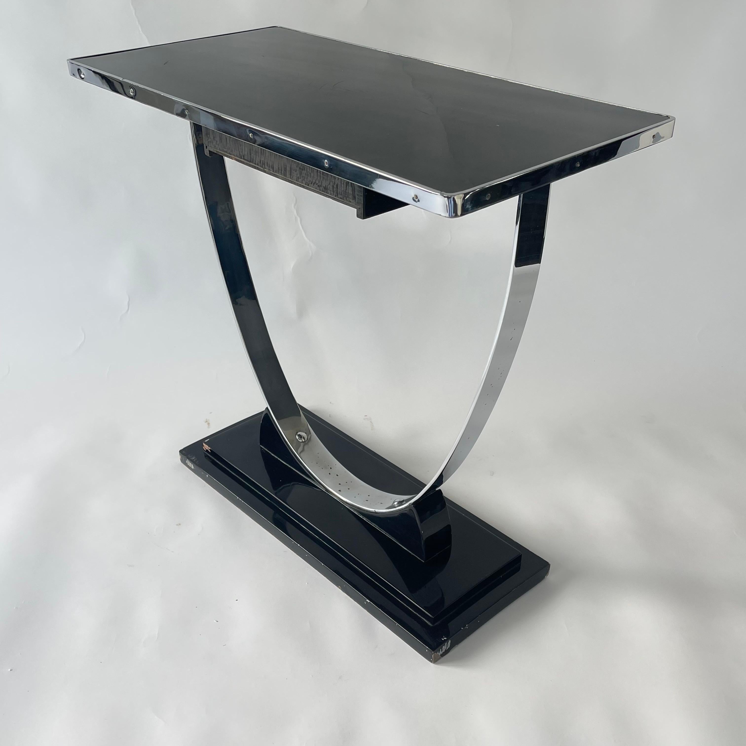 Donald Deskey zugeschriebener Art-Déco-Konsolentisch aus Chrom und schwarzem Lack, 1930er Jahre im Zustand „Gut“ im Angebot in Miami, FL