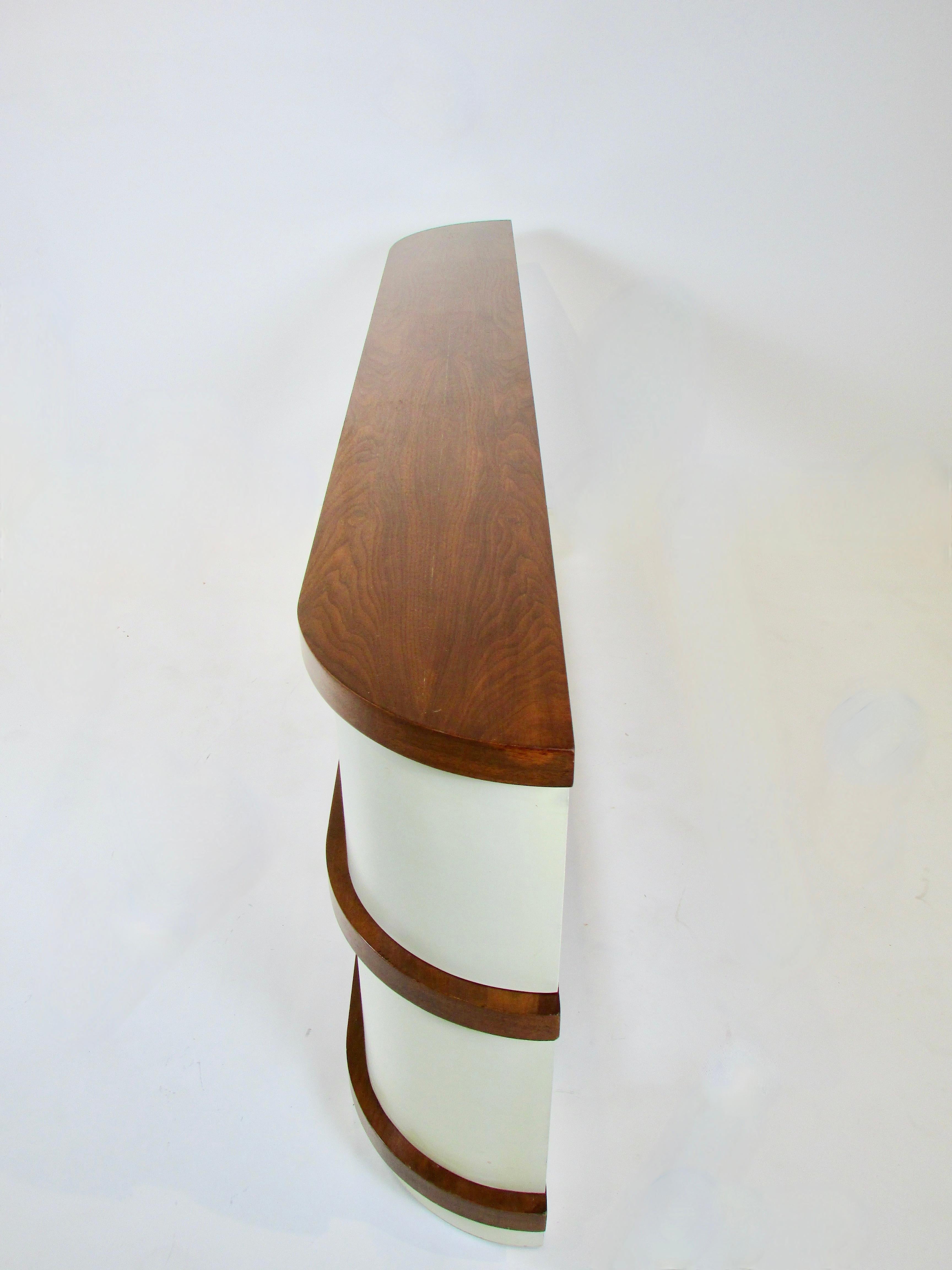 Donald Deskey zugeschriebener stromlinienförmiger moderner Konsolen-Eingangsregalschrank im Art déco-Stil im Angebot 6