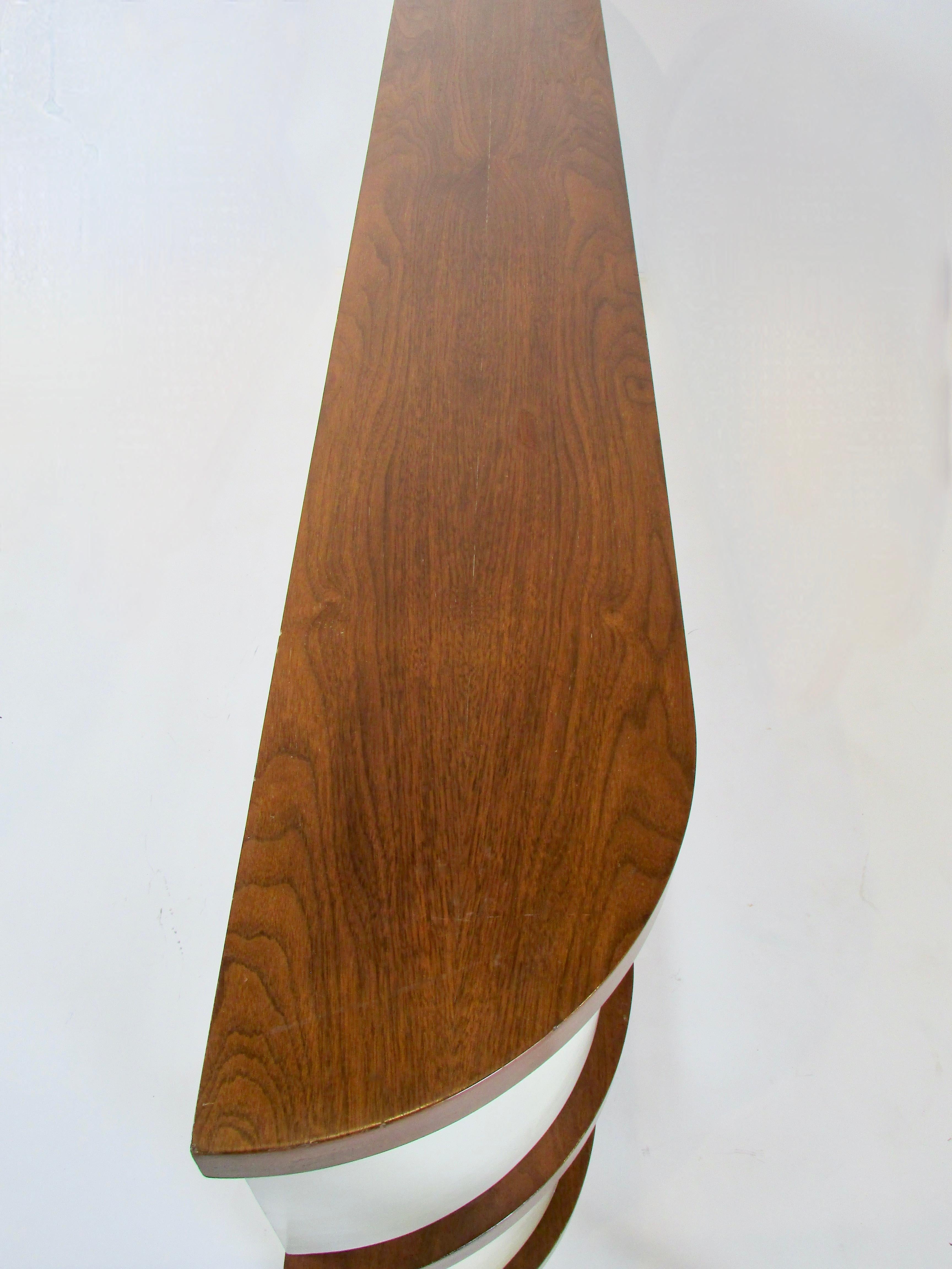 Donald Deskey zugeschriebener stromlinienförmiger moderner Konsolen-Eingangsregalschrank im Art déco-Stil im Angebot 8