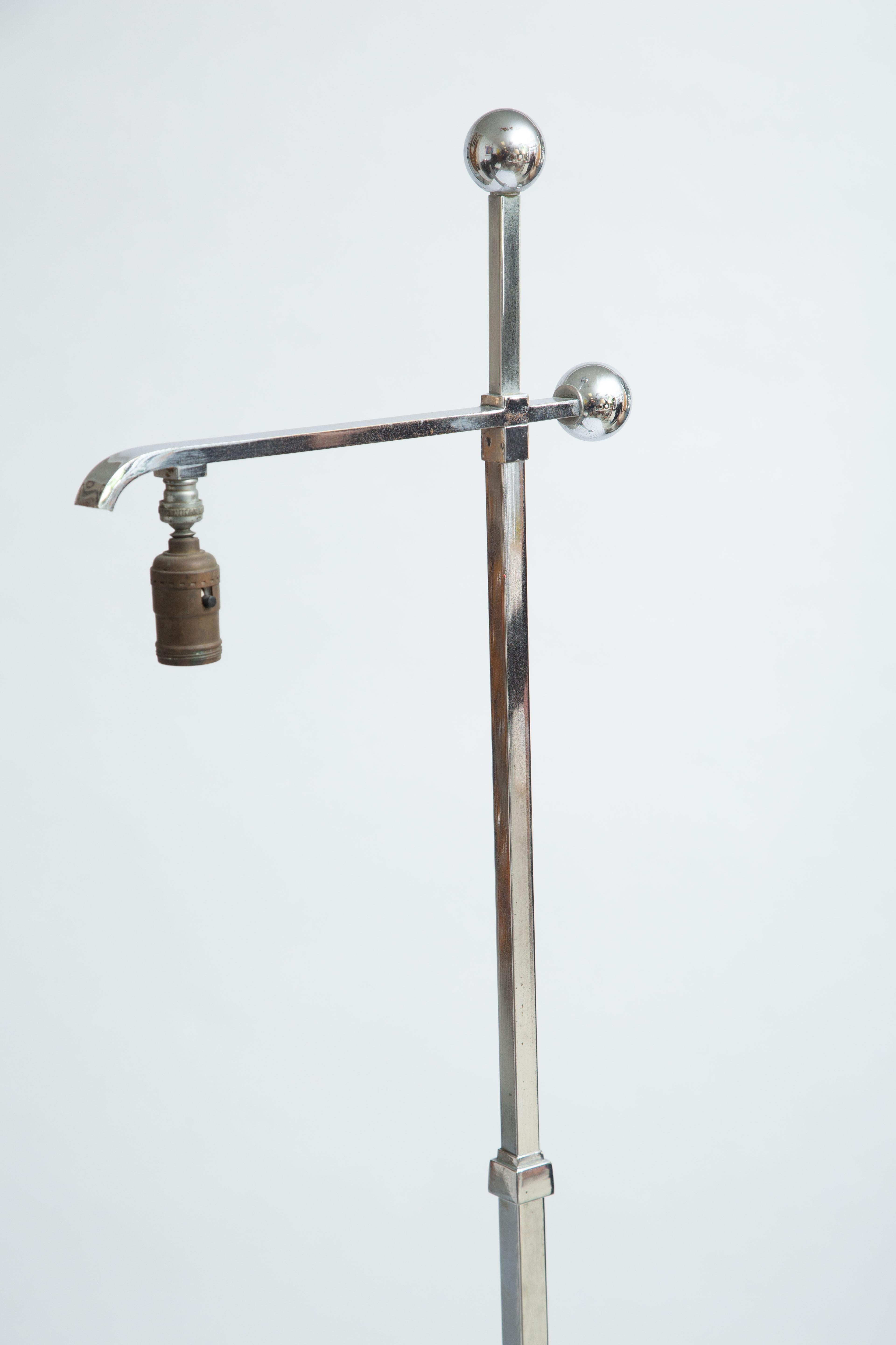 Nickel-plated floor lamp
Manufactured by Deskey-Vollmer.
Original surface
Similar example pictured in Donald Deskey by David A Hanks.