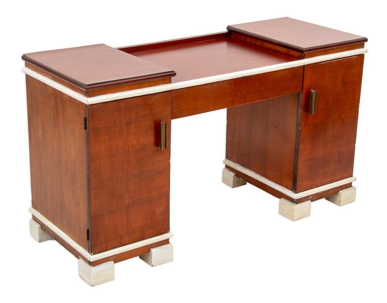Donald Deskey for Amodec Maple Dressing Table In Good Condition For Sale In Astoria, NY