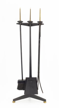 Donald Deskey per Bennetts Set di utensili per caminetto in ferro e ottone del metà del secolo scorso