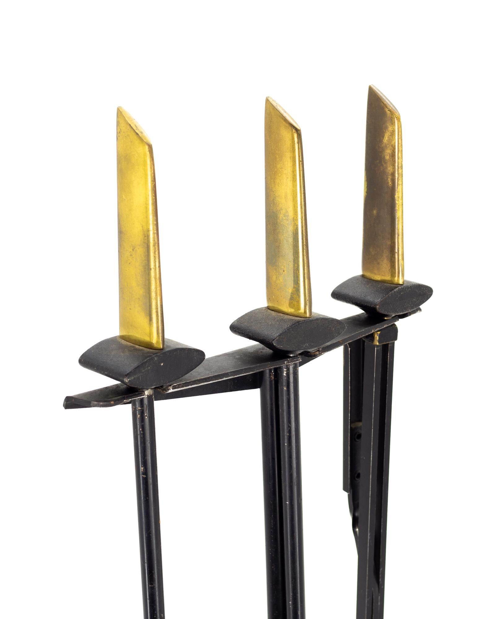 Donald Deskey for Bennett Mid-Century Iron and Brass Andirons Fireplace Tool Set In Good Condition For Sale In Countryside, IL