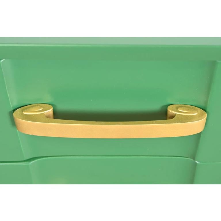 Donald Deskey Style Art Deco Green Lacquered Chest of Drawers, Newly Refinished For Sale 5