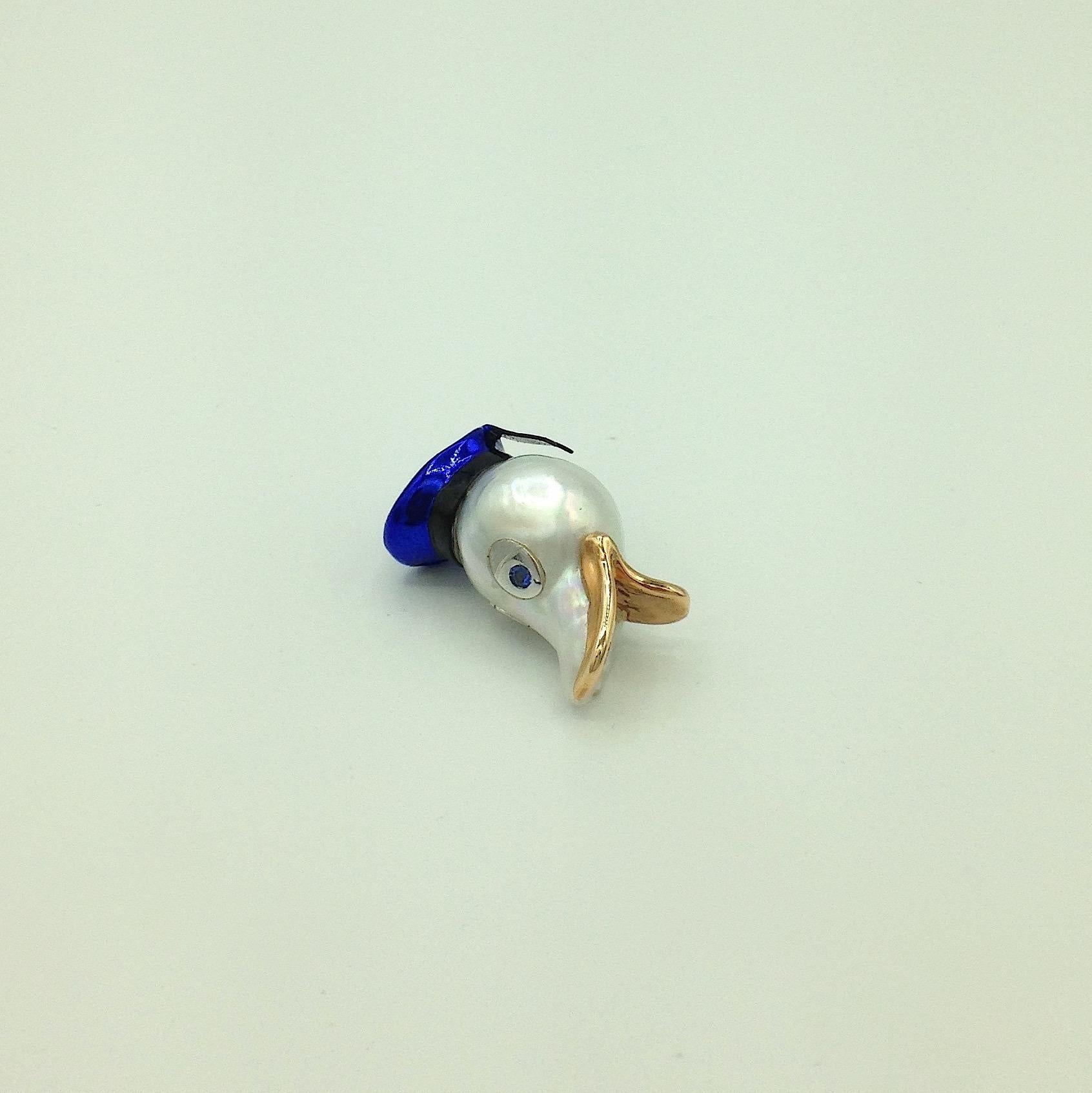 Round Cut Donald Duck Australian Pearl Blue Sapphire 18 Karat Gold Pendant/Necklace