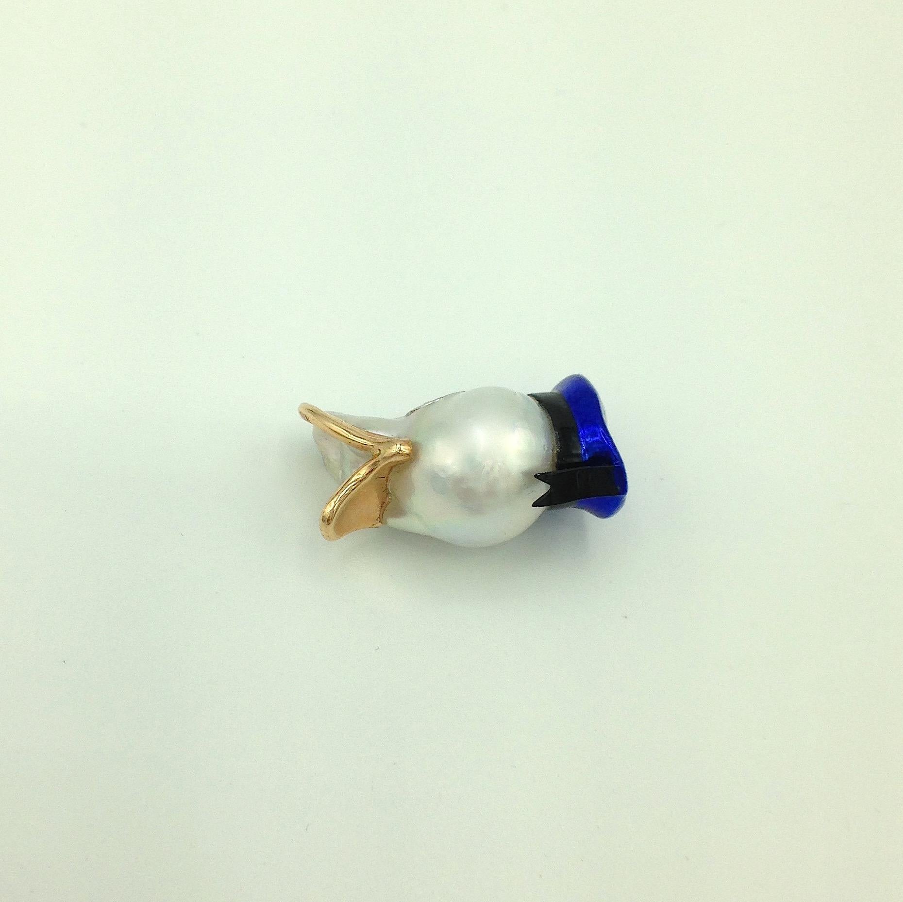 Donald Duck Australian Pearl Blue Sapphire 18 Karat Gold Pendant/Necklace In New Condition In Bussolengo, Verona