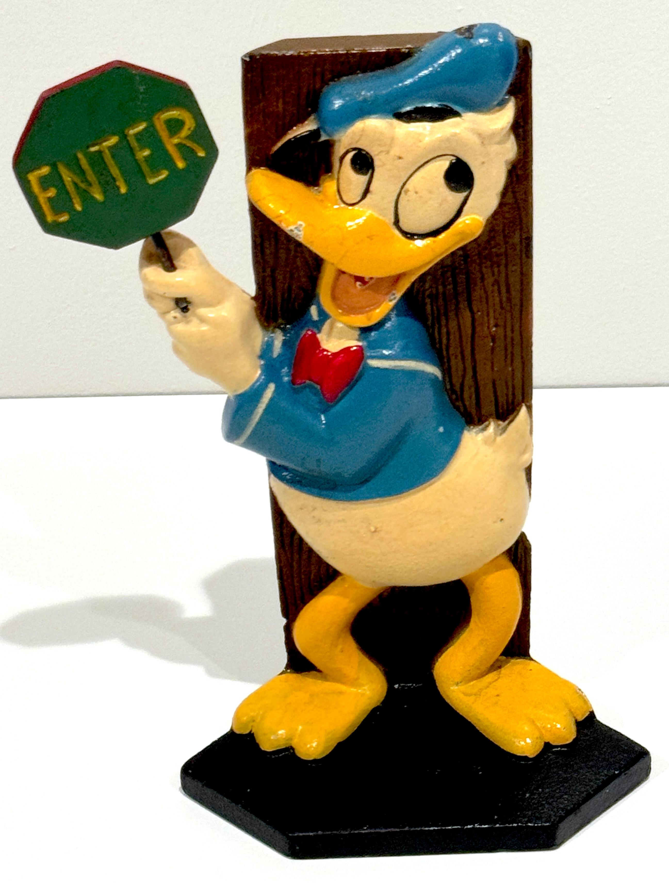 Tope de puerta de hierro fundido del Pato Donald de Walt Disney Productions, 1971 Estadounidense en venta