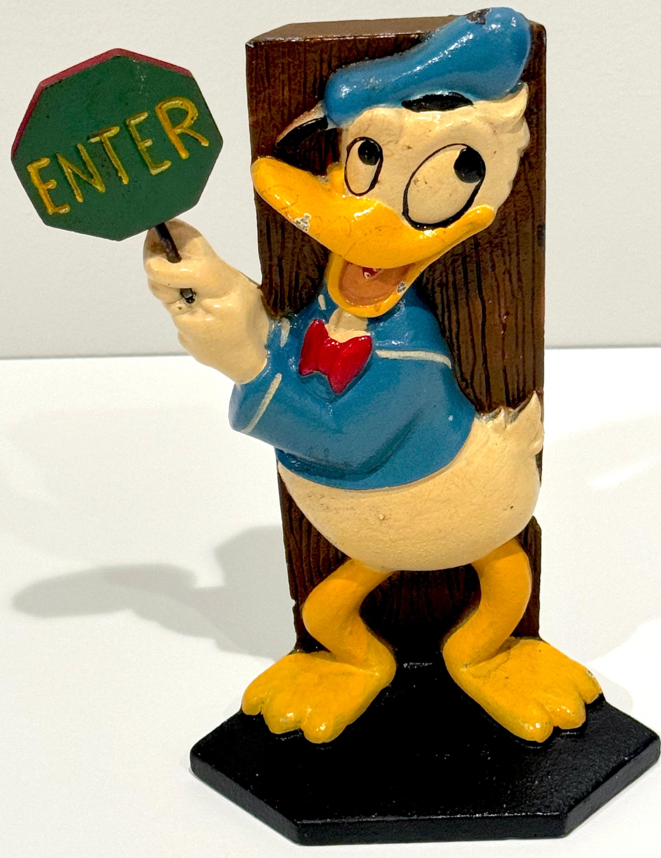 Tope de puerta de hierro fundido del Pato Donald de Walt Disney Productions, 1971 Forjado en venta
