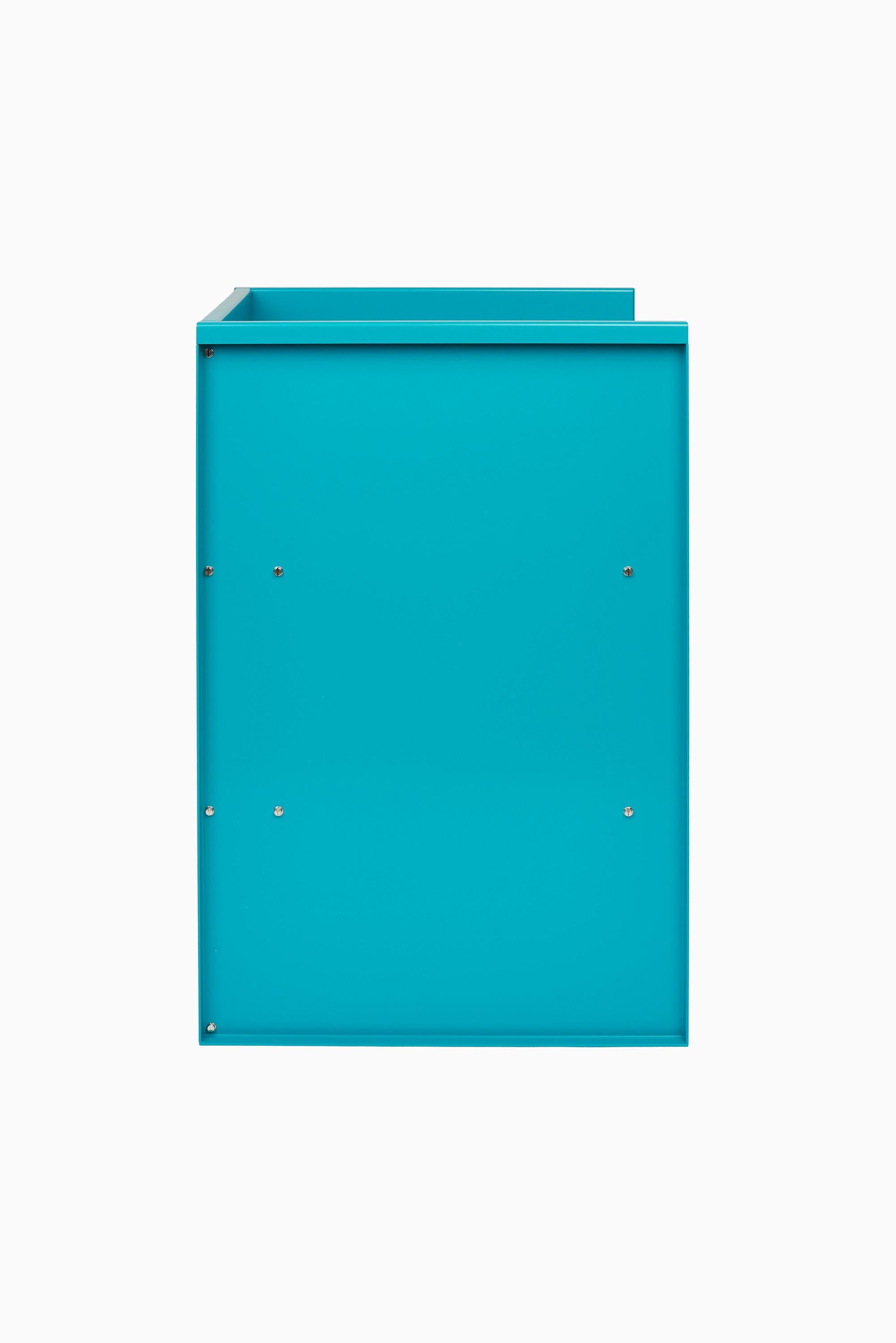 Fauteuil Judd américain minimaliste 47/48 en aluminium peint en bleu turquoise - Minimaliste Art par Donald Judd
