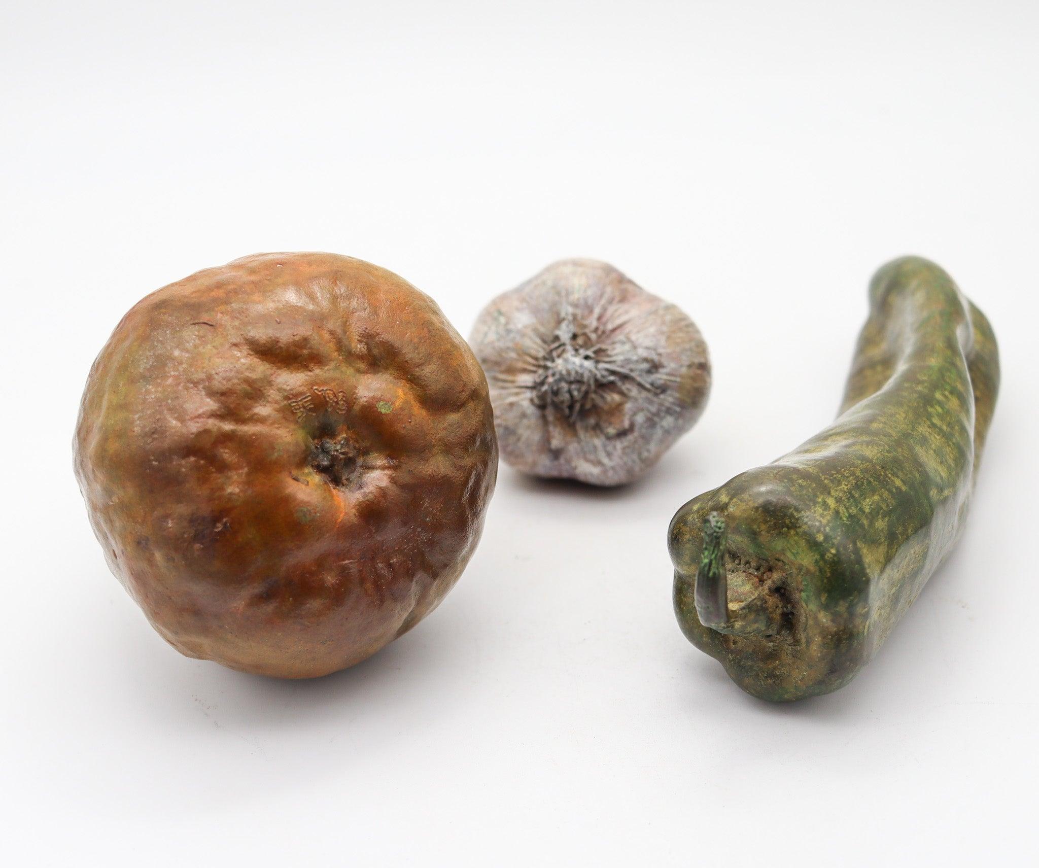 Smaltato DONALD L. REED 1993 Suite di verdure e frutta a grandezza reale in policromia in vendita