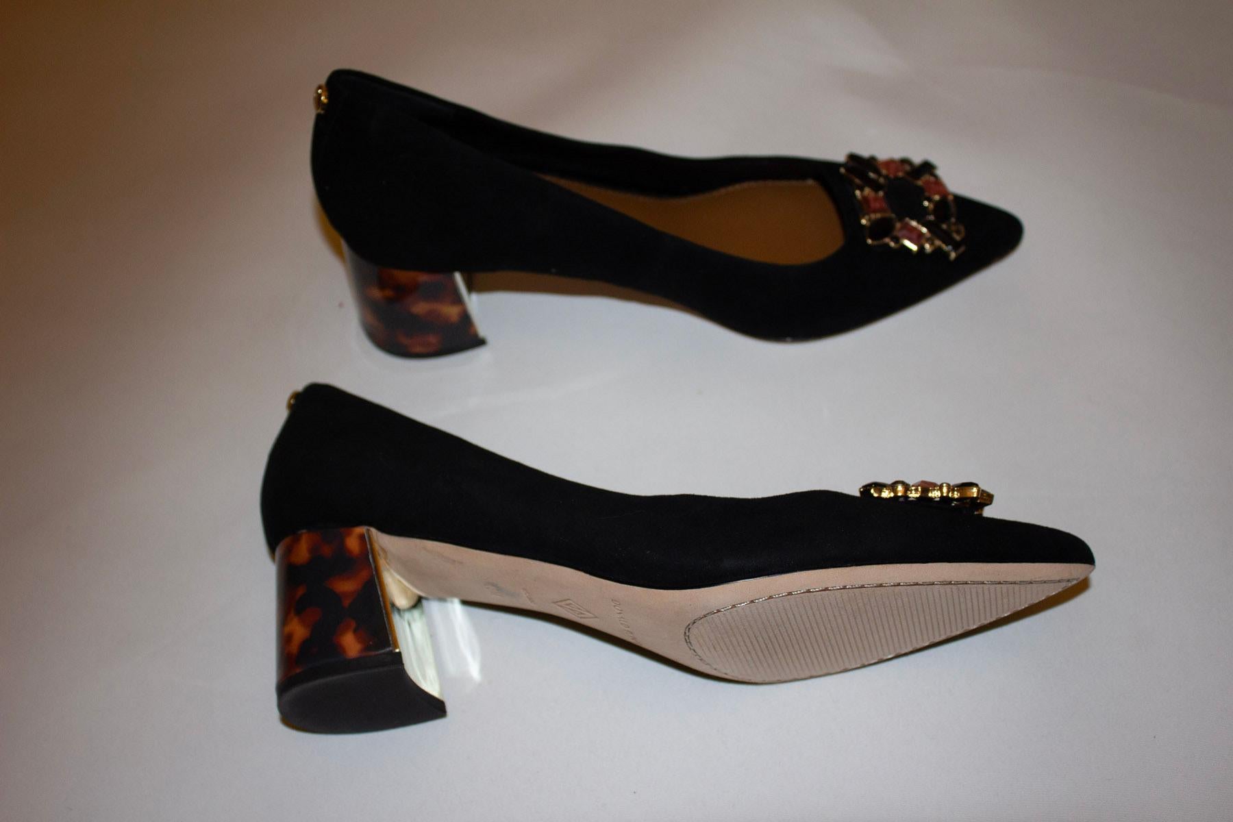 Donald Pliner  Shoes with Tortoise Shell Heels In Good Condition For Sale In London, GB