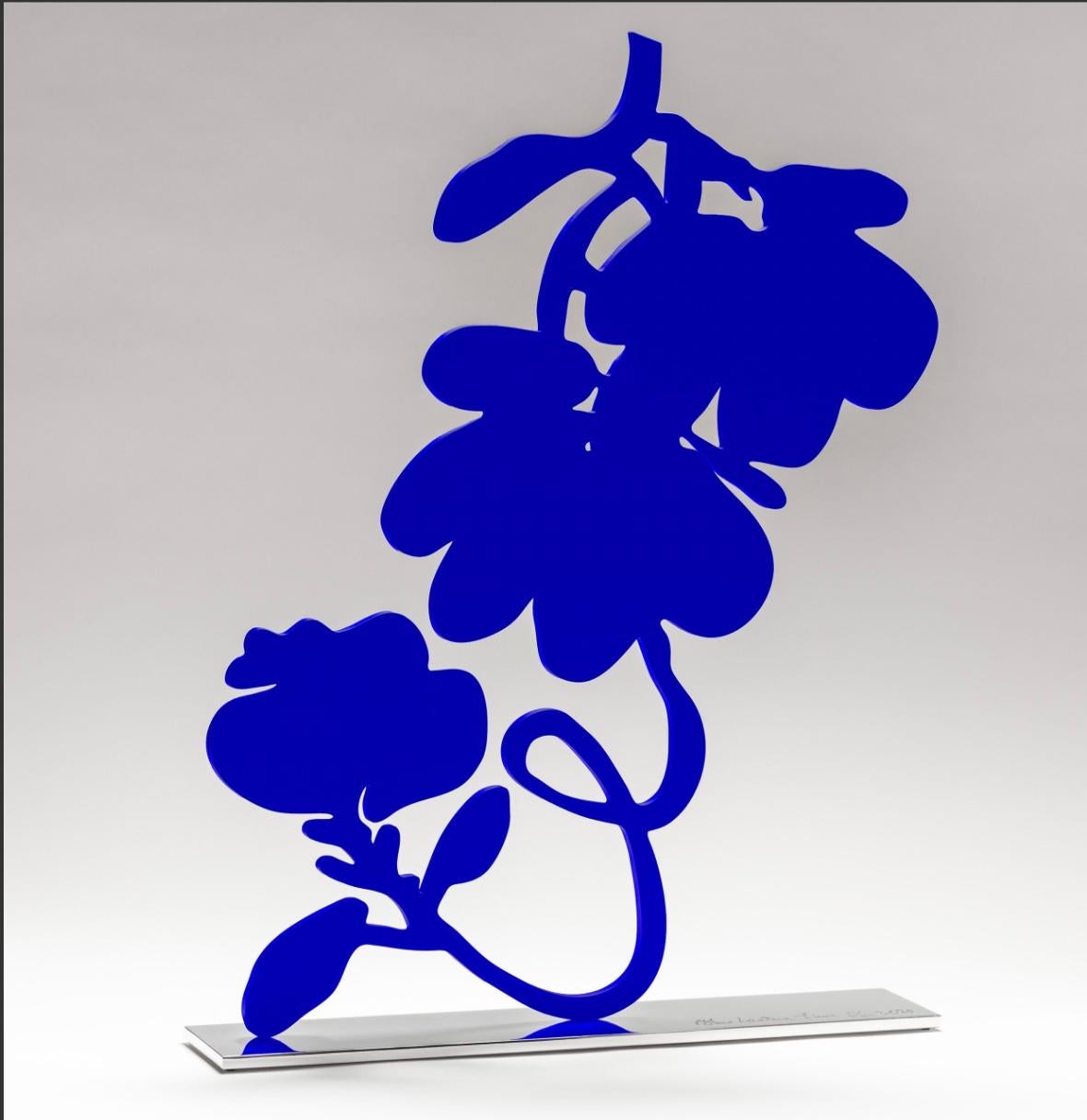 Donald Sultan Abstract Sculpture – Blaue Laterne Blumen