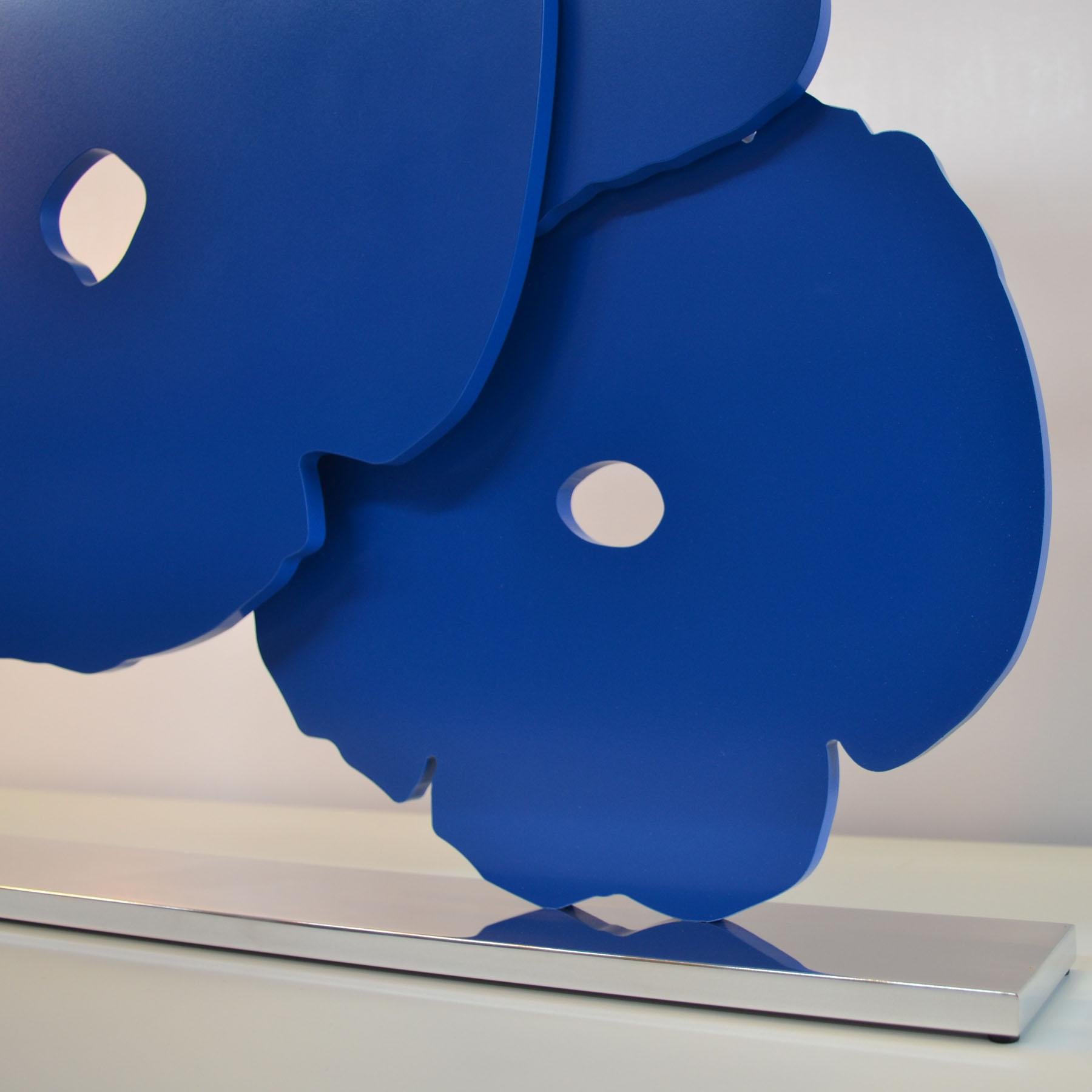 Donald Sultan, Coquelicots bleus
Contemporain, 21ème siècle, Sculpture, Coquelicots, Fleur, Bleu
Aluminium peint sur base en aluminium poli
Edition de 25
62 x 61 x 7,6 cm (24.5 x 24.2 x 3 in.)
Signée, datée, numérotée et titrée, accompagnée d'un