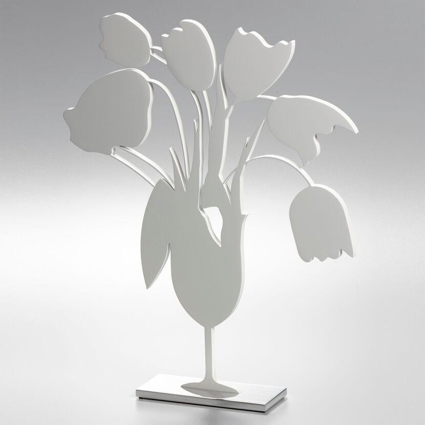 Donald Sultan, Tulipes blanches et vase, 4 avril 2014.
Contemporain, 21e siècle, édition limitée
Aluminium peint sur base en aluminium poli
Edition de 25
61 x 50,8 x 8,9 cm (24 x 20 x 3,5 in.)
Incisé avec les initiales de l'artiste, titré et daté ;