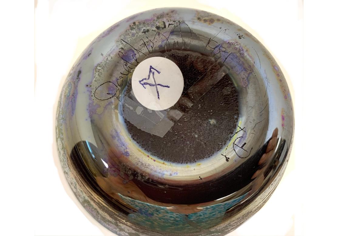 Donald W. Friel firma un grande vaso di vetro artistico del 1981 in vendita 2