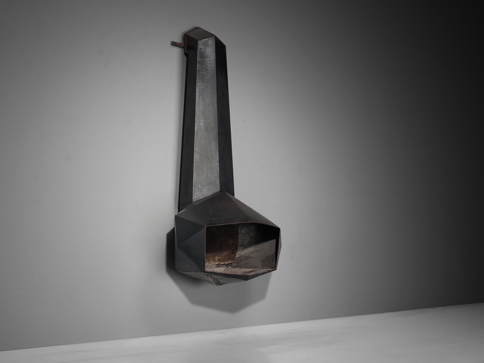 Donbar Faceted Fireplace in Patinated Iron  In Good Condition For Sale In Waalwijk, NL