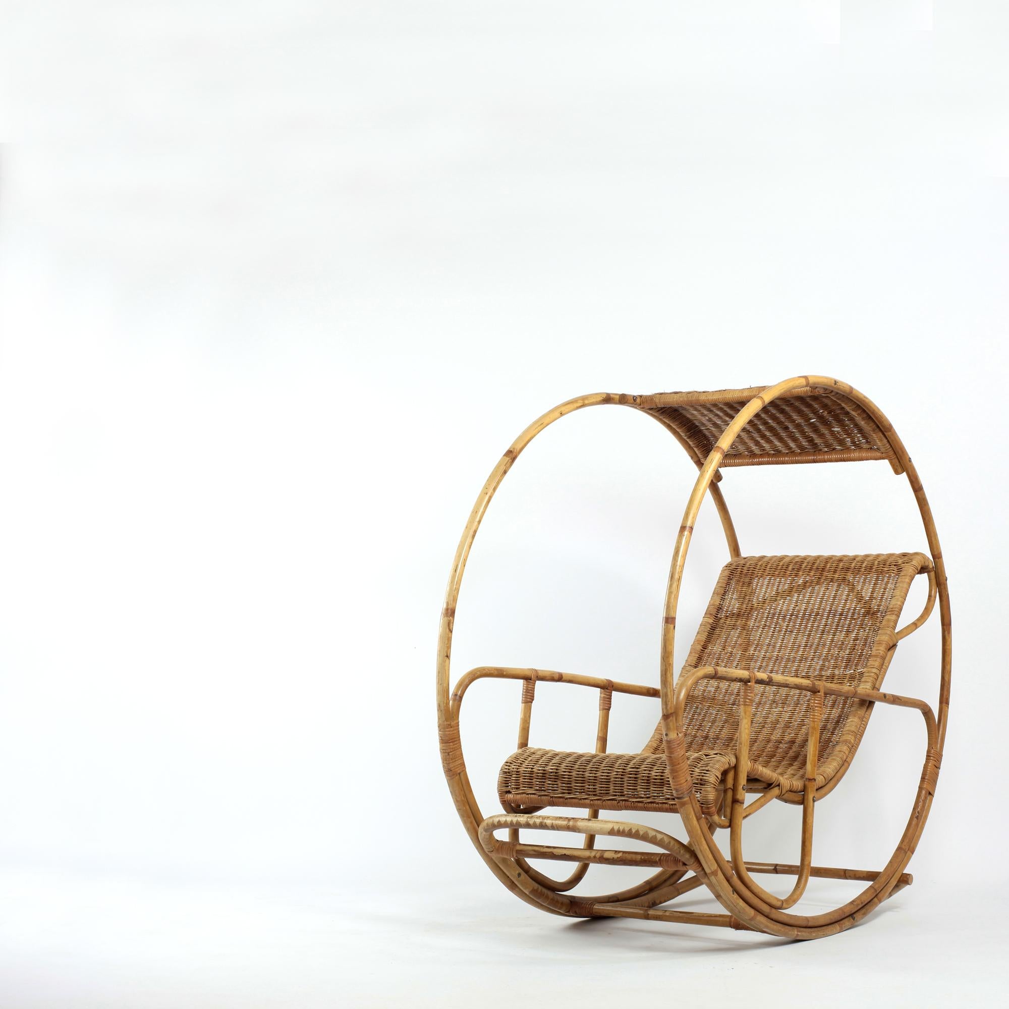 Dondolo Rattan Rocking Chair by Franco Bettonica Italy 1960's In Good Condition In Saint  Ouen, FR