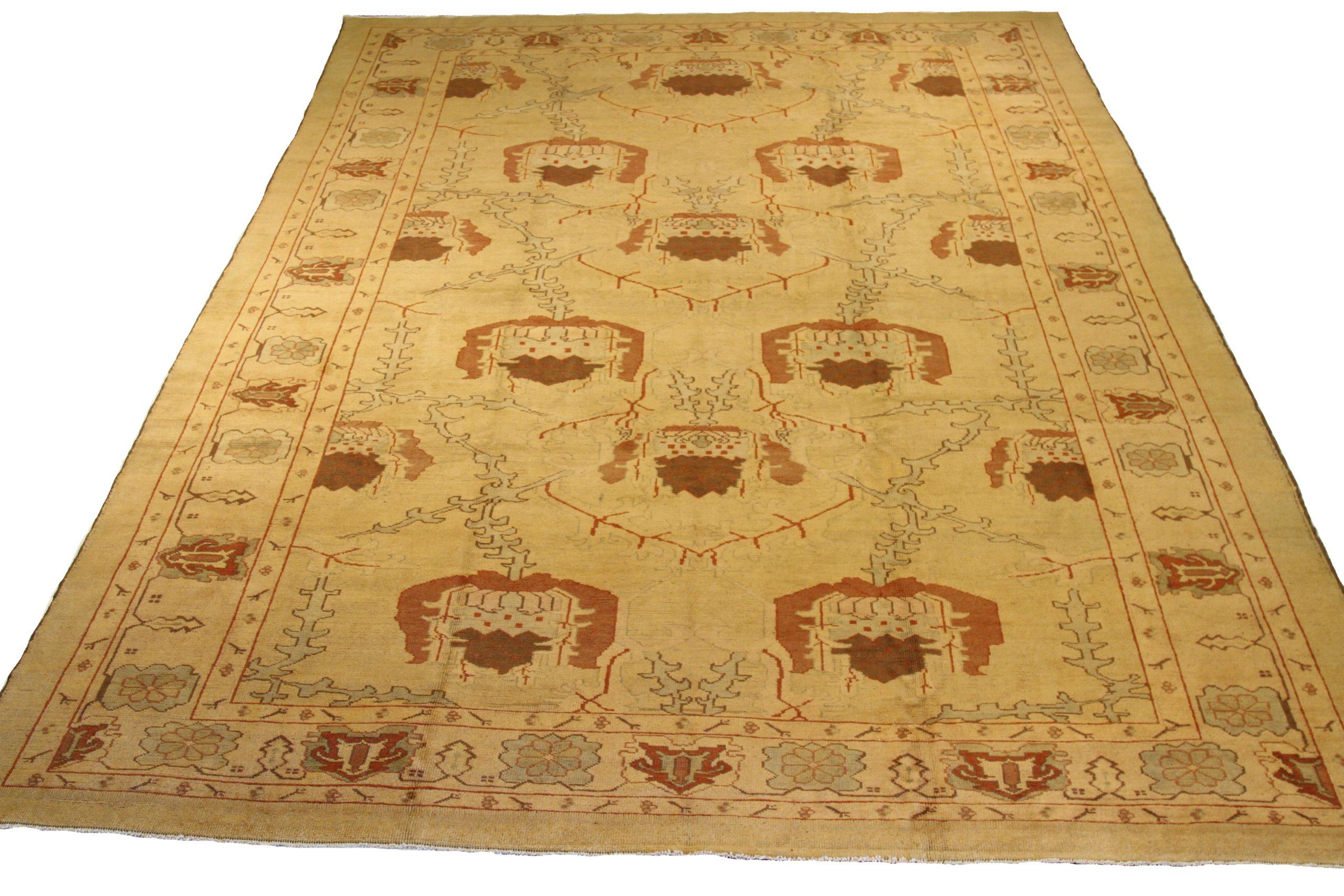 Entdecken Sie die Eleganz dieses einzigartigen Donegal-Teppichs aus der Zeit um 1990. Dieses exklusive Design, das mit viel Liebe zum Detail entworfen wurde, ist perfekt, um Ihren Raum zu verschönern.