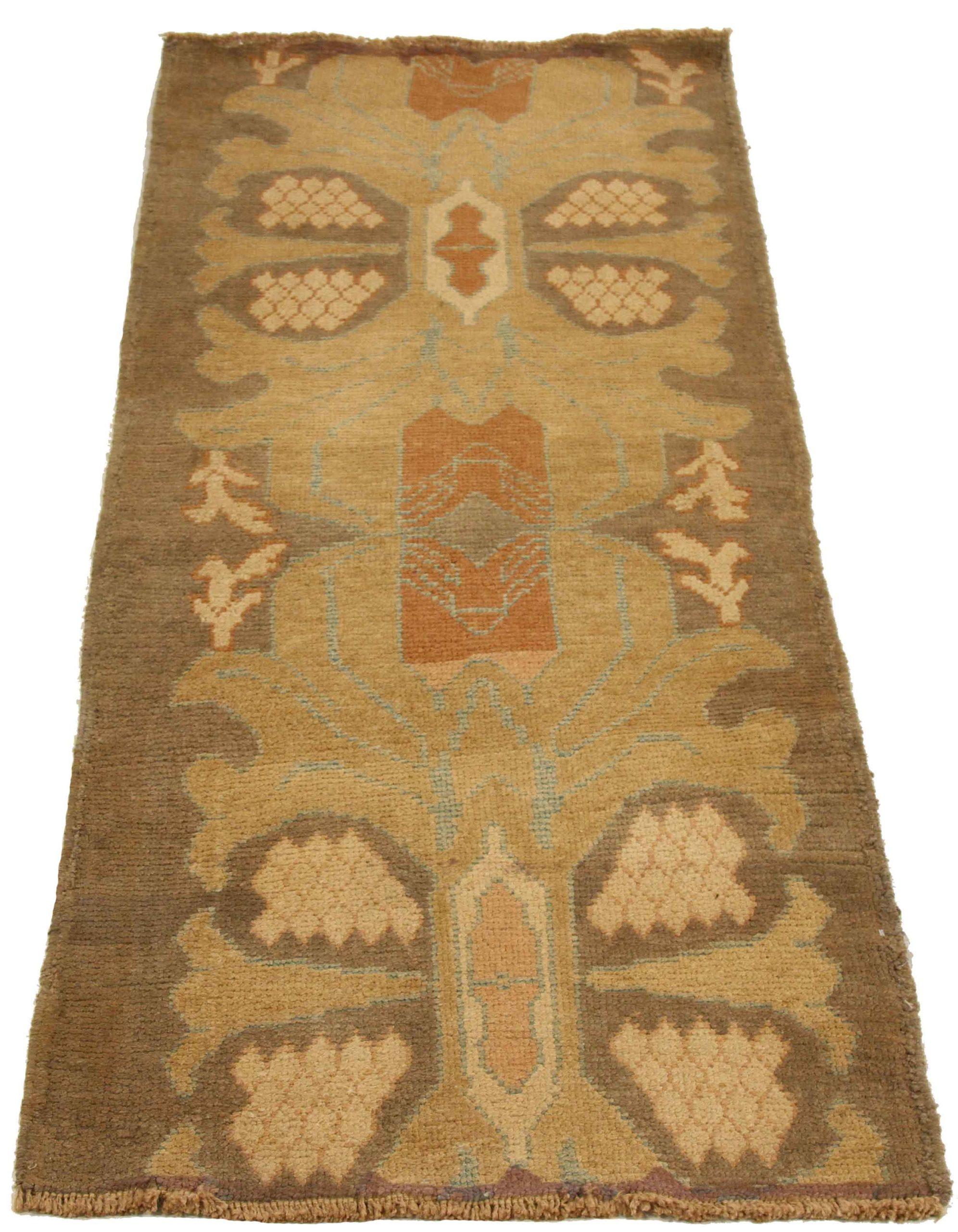 Discover the elegance of this unique Donegal featuring Area Rugs in Circa 1990. Designed with meticulous attention to detail, this exclusive design is perfect for enhancing your space.