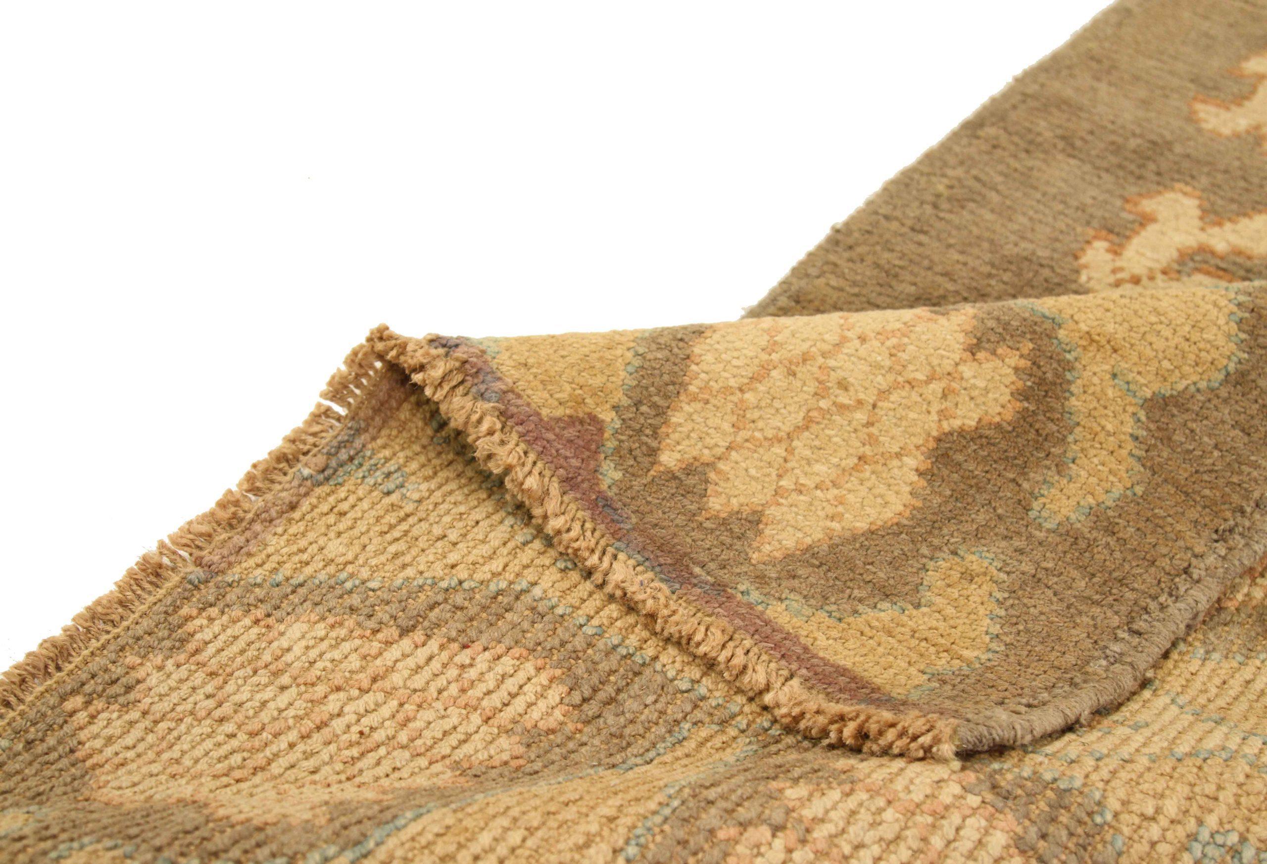 Donegal Area Rugs Circa 1990 - 14910 In Excellent Condition For Sale In Dallas, TX