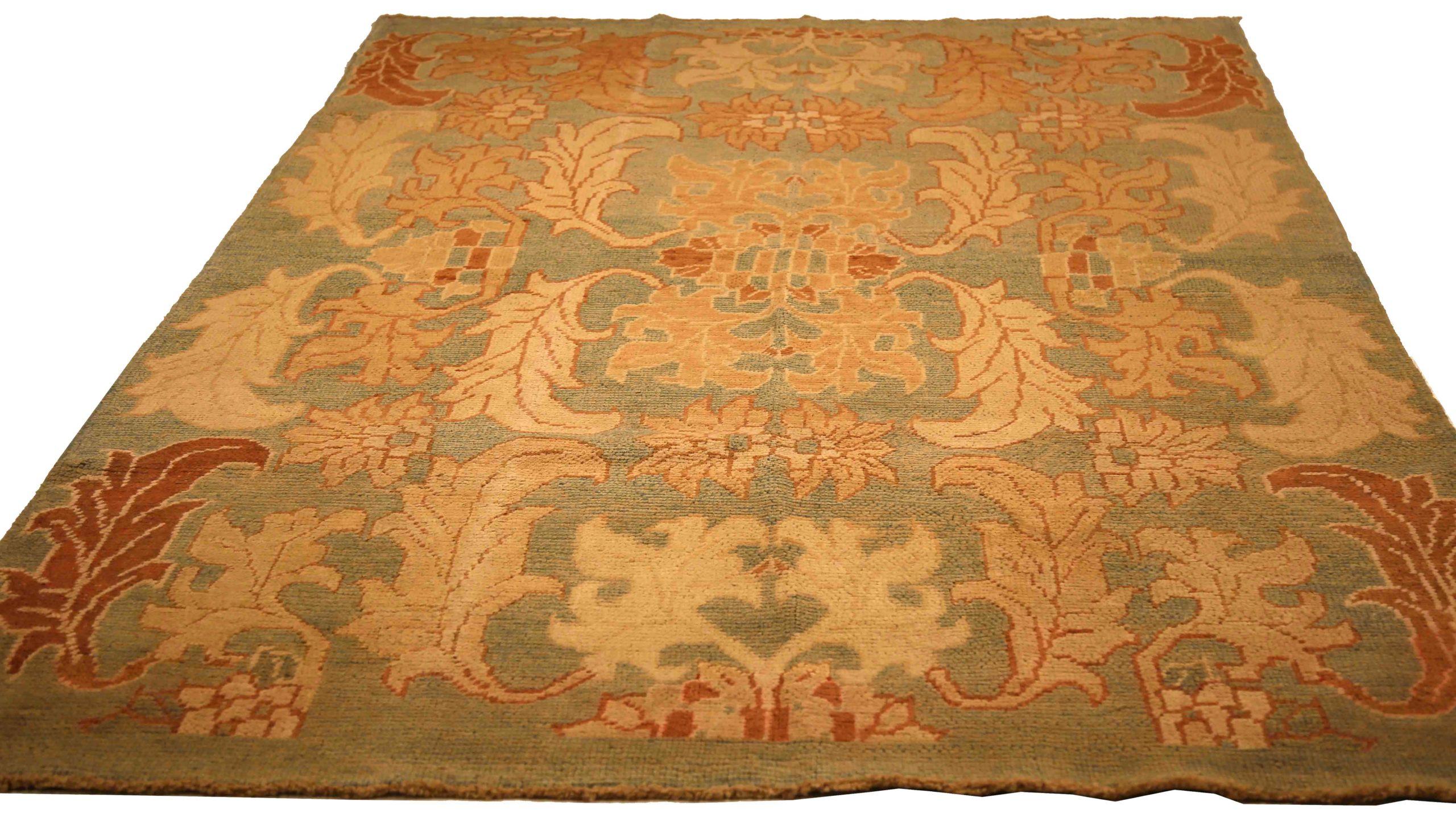 Scopri l'eleganza di questo tappeto Donegal unico nel suo genere, caratterizzato da tappeti d'area del 1990. Progettato con una meticolosa attenzione ai dettagli, questo design esclusivo è perfetto per valorizzare il tuo spazio.