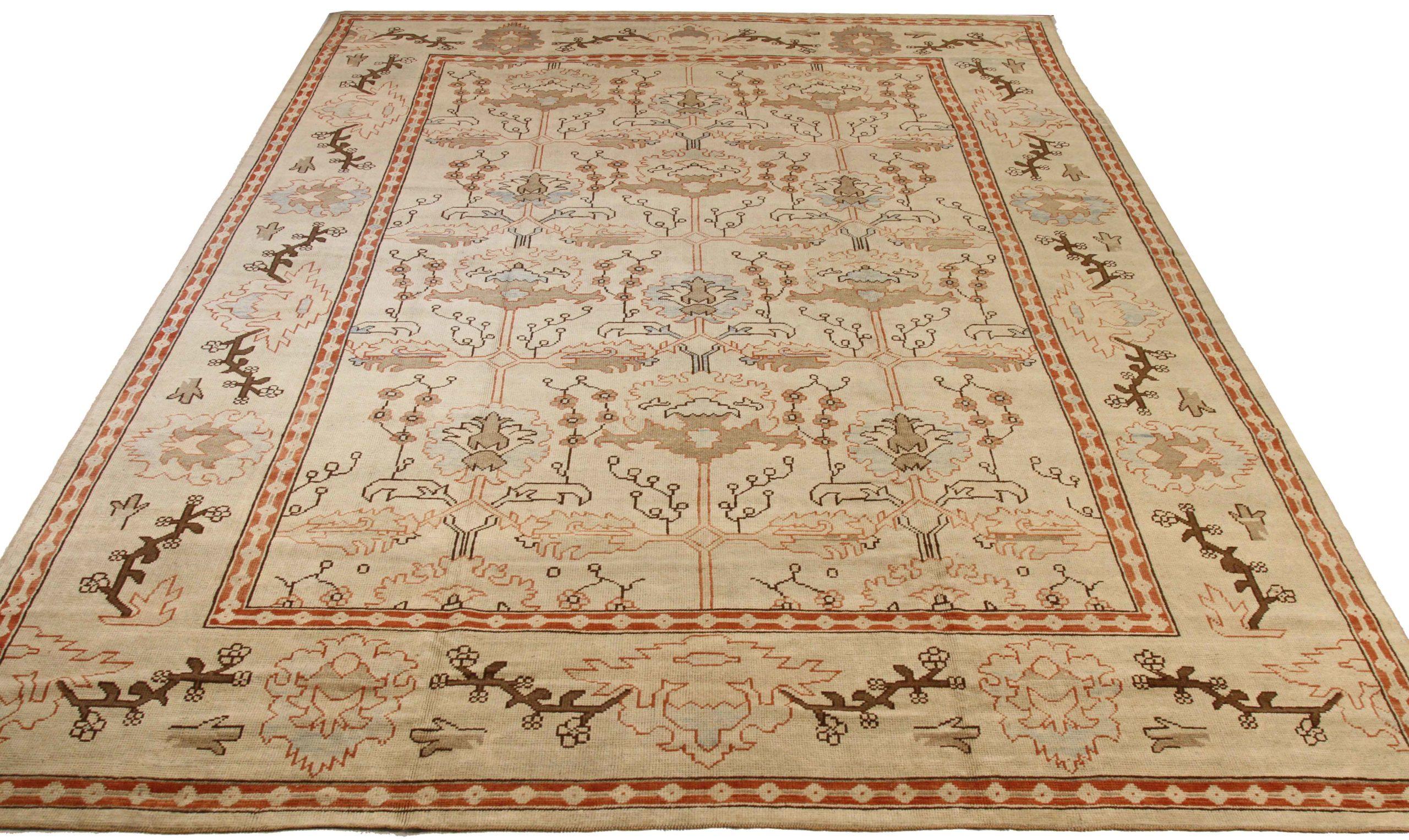 Scopri l'eleganza di questo tappeto Donegal unico nel suo genere, caratterizzato da tappeti d'area del 1990. Progettato con una meticolosa attenzione ai dettagli, questo design esclusivo è perfetto per valorizzare il tuo spazio.