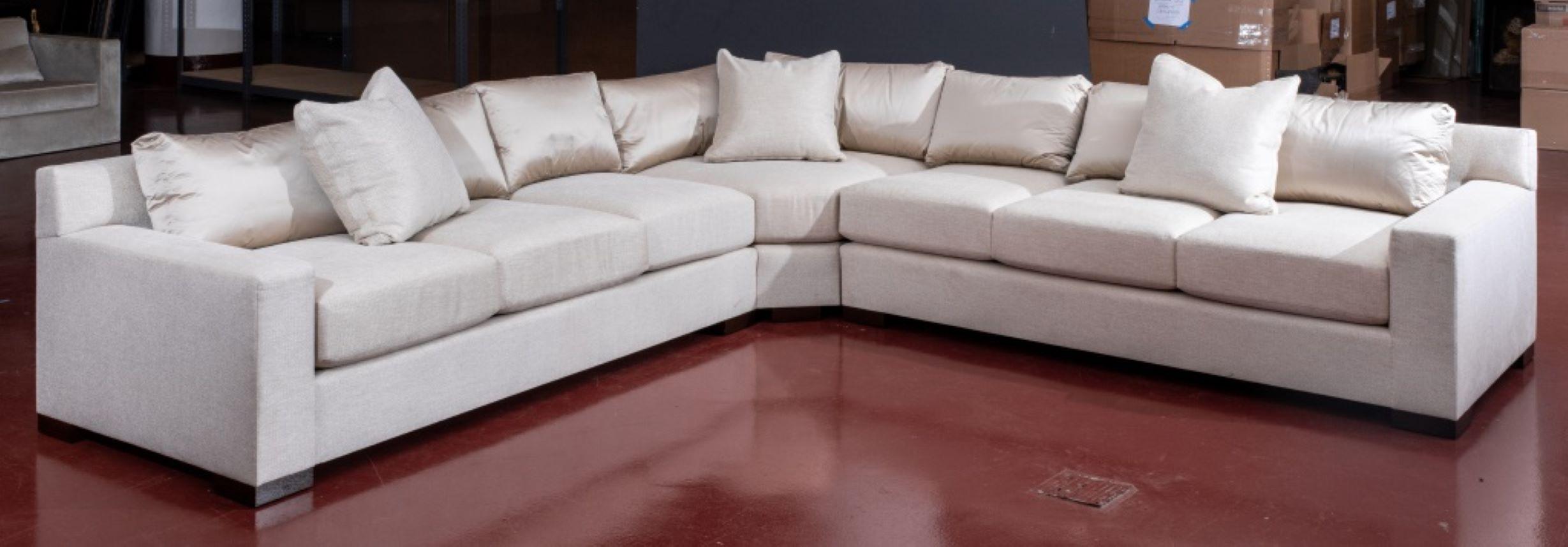 Italian Modern Custom long L-shape 3-piece sectional sofa with low back, attributed to Donghia. Measures: 31