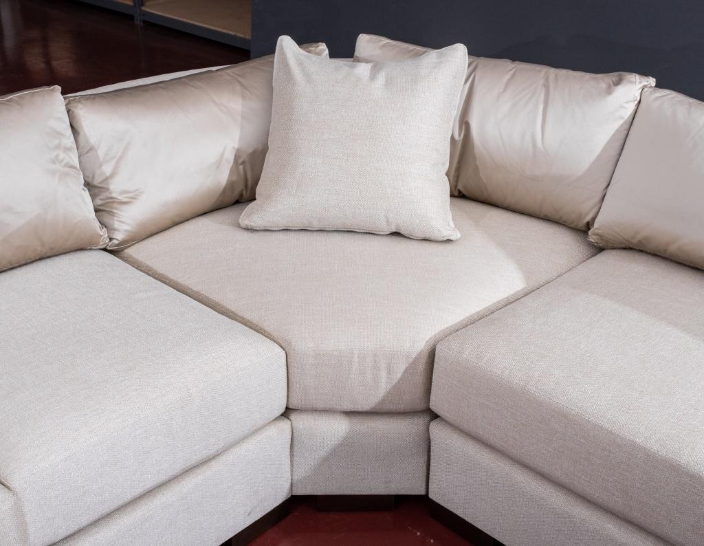 Tissu d'ameublement Donghia Attributed Italian Custom L-Shape Sectional Sofa (Canapé sectionnel en L) en vente