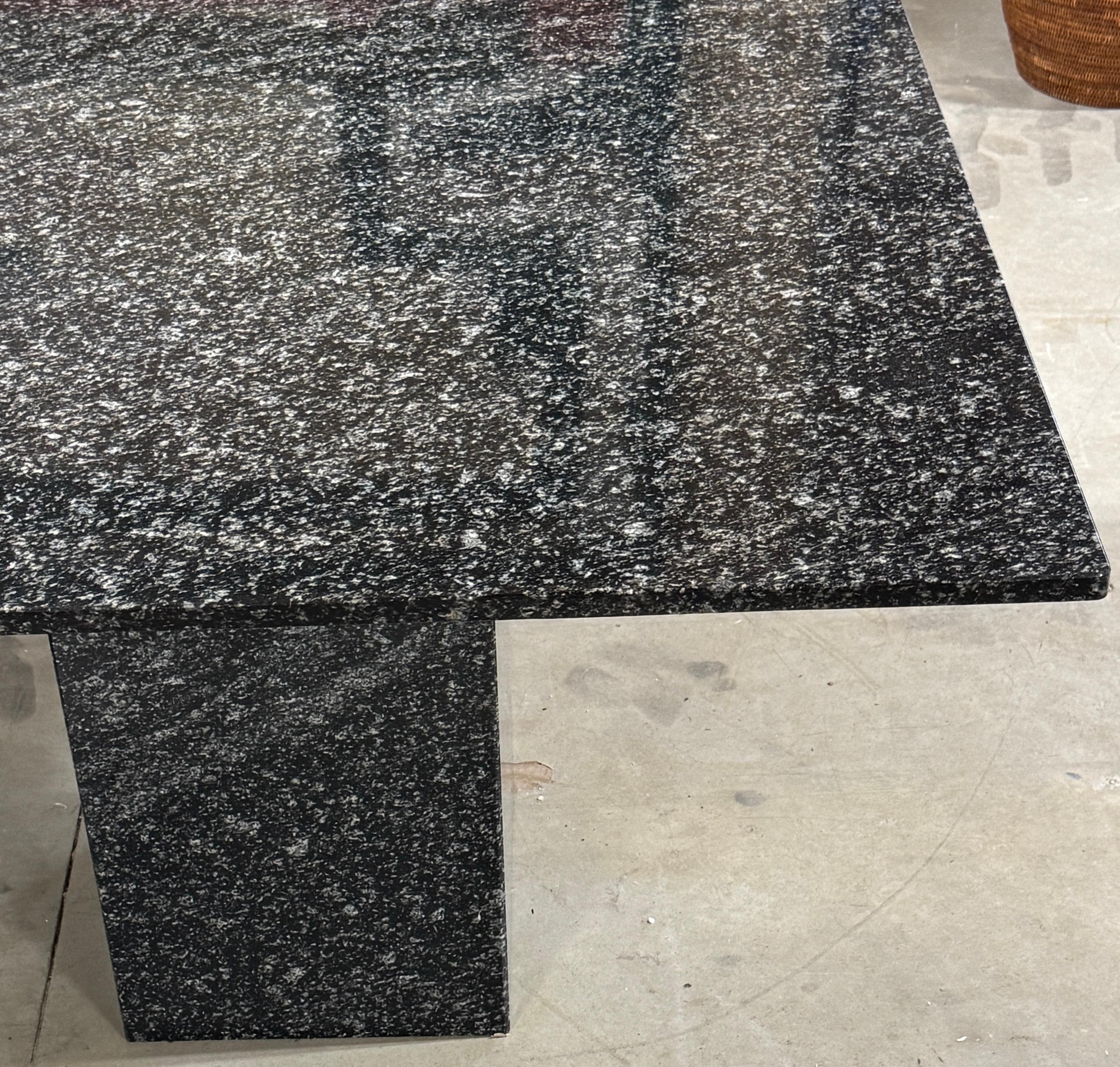 Table de salle à manger/bureau minimaliste Donghia en pierre vernie noire et blanche, Italie, années 80 Bon état - En vente à West Palm Beach, FL