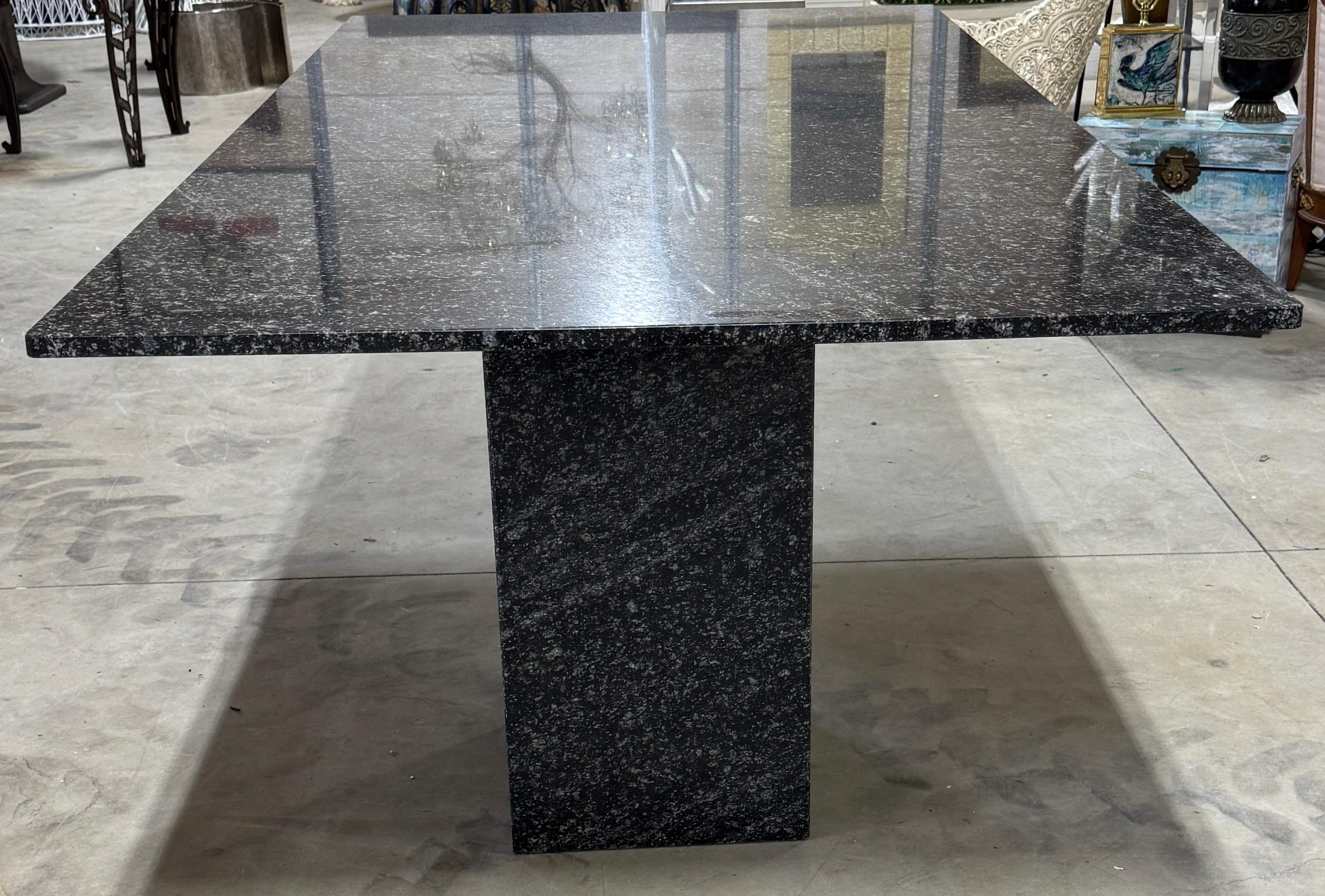 Pierre Table de salle à manger/bureau minimaliste Donghia en pierre vernie noire et blanche, Italie, années 80 en vente