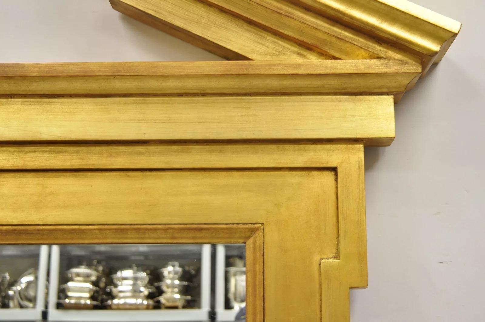 Inconnu Grand miroir mural de style Empire Donghia en bois doré avec fronton en forme d'arc brisé en vente