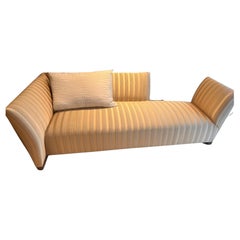 Canapé "Island" de Donghia, tapissé de tissu Armani