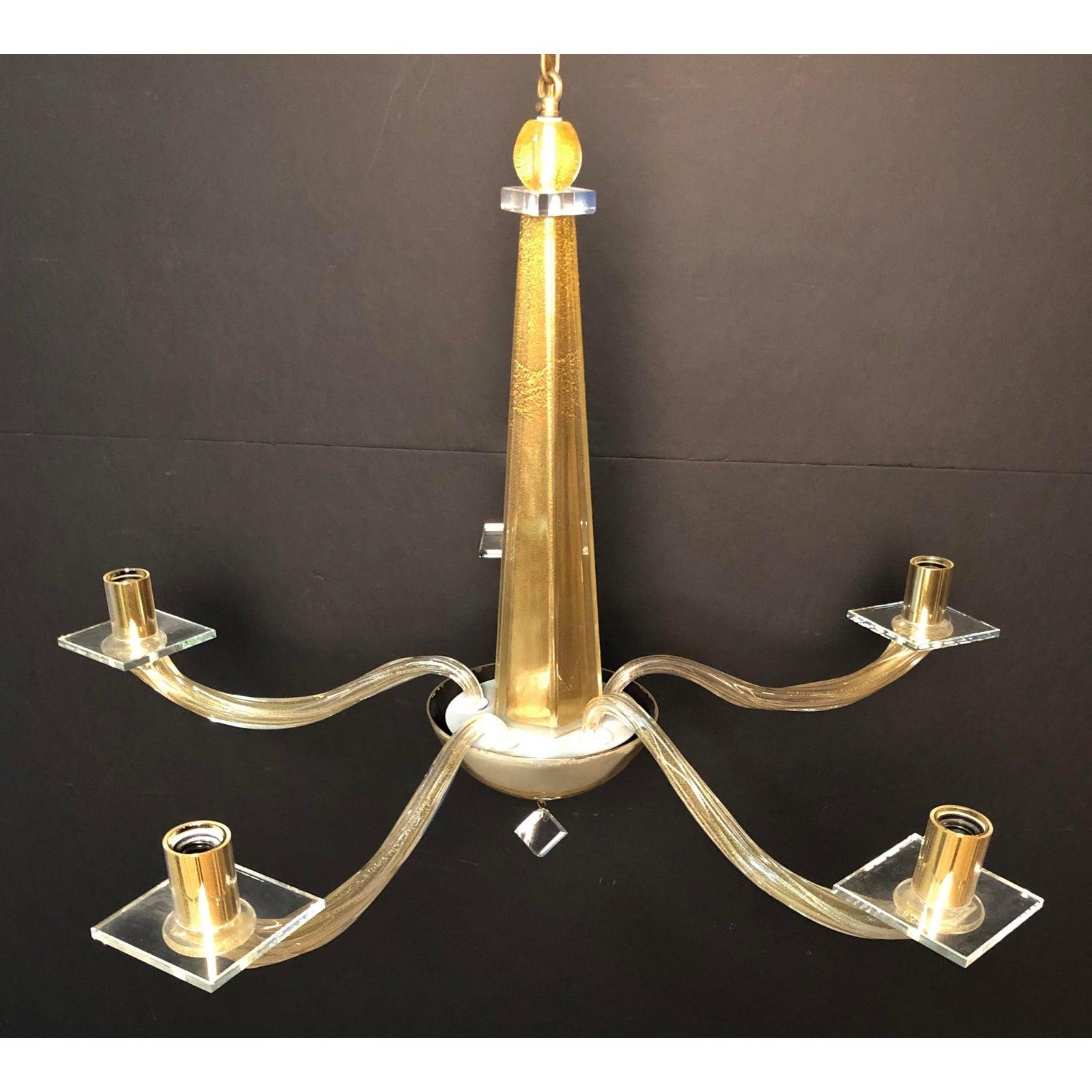 Donghia Stellare glass chandelier. Fine quality Venetian glass designer chandelier. This Donghia Stellare chandelier is both simple and elegant.