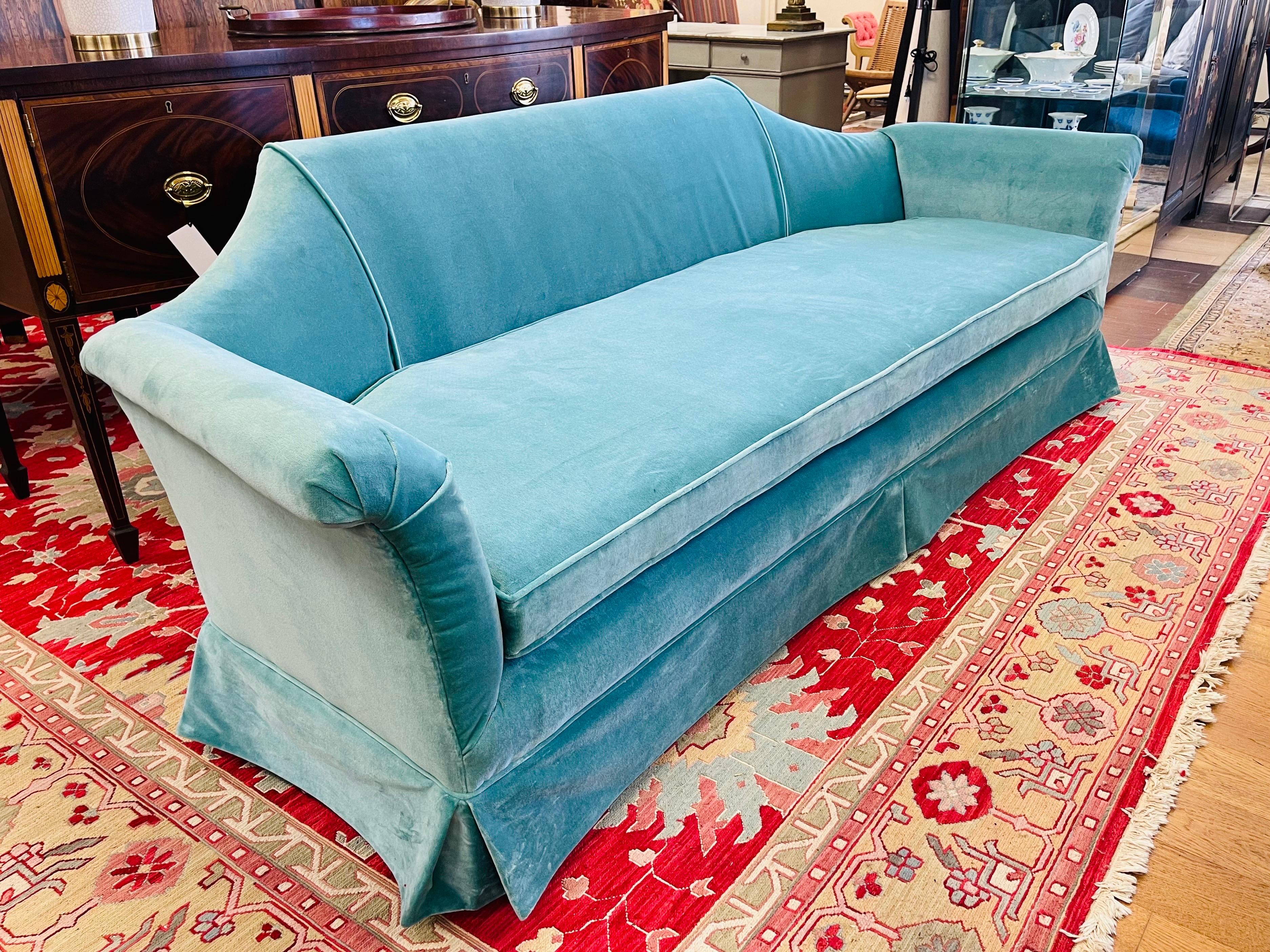 Mid-Century Modern Sofa incurvé Donghia Velvet Fabric Seafoam Hickory Furniture 92