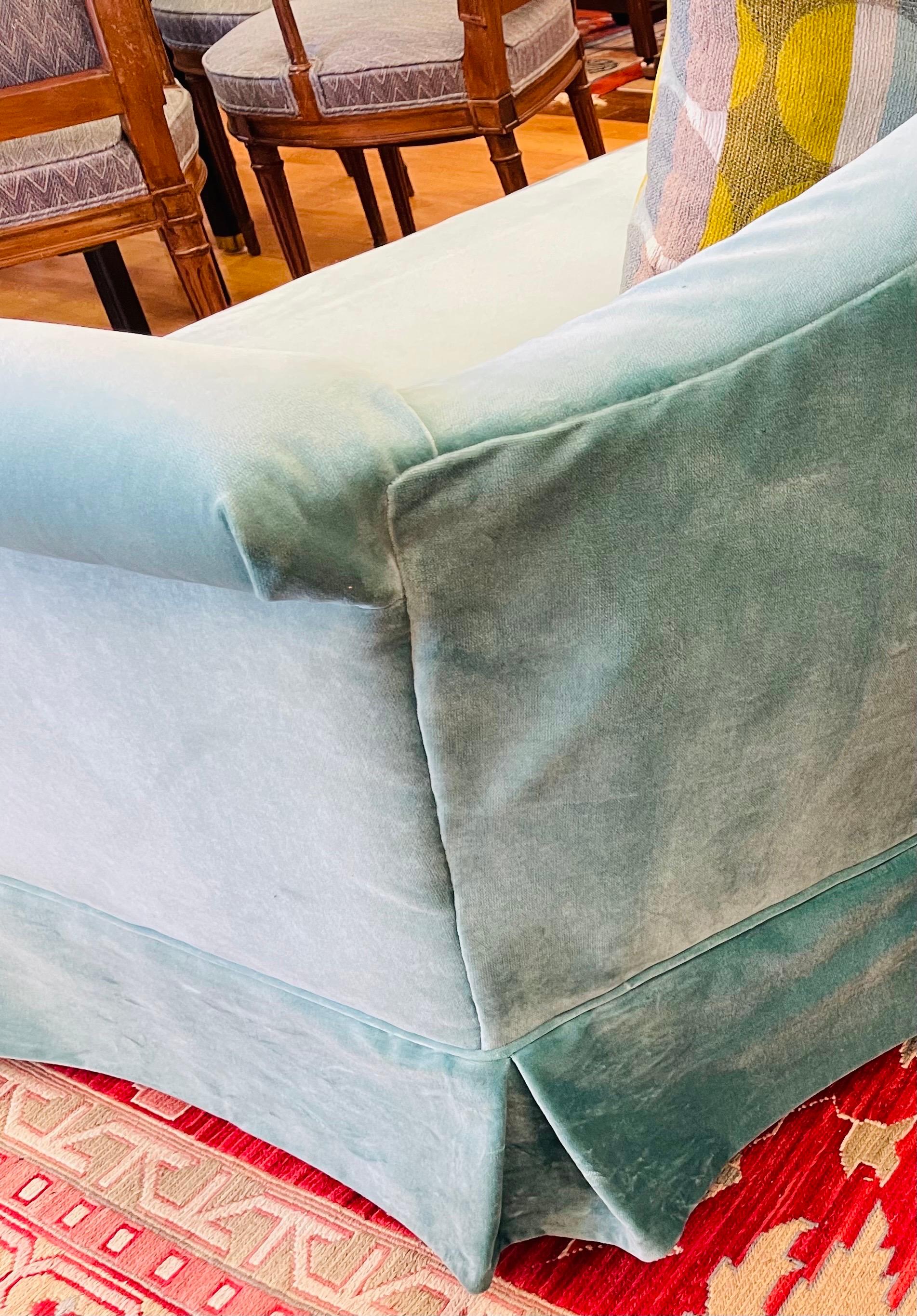 Sofa incurvé Donghia Velvet Fabric Seafoam Hickory Furniture 92
