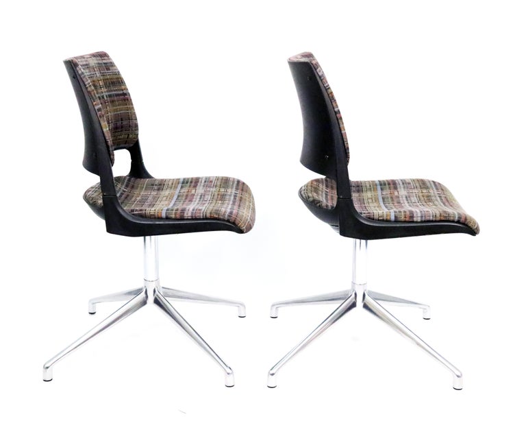 Mid-Century Modern 'Doni' Swivel Dining or Desk Chairs by Giancarlo Pirretti for KI For Sale