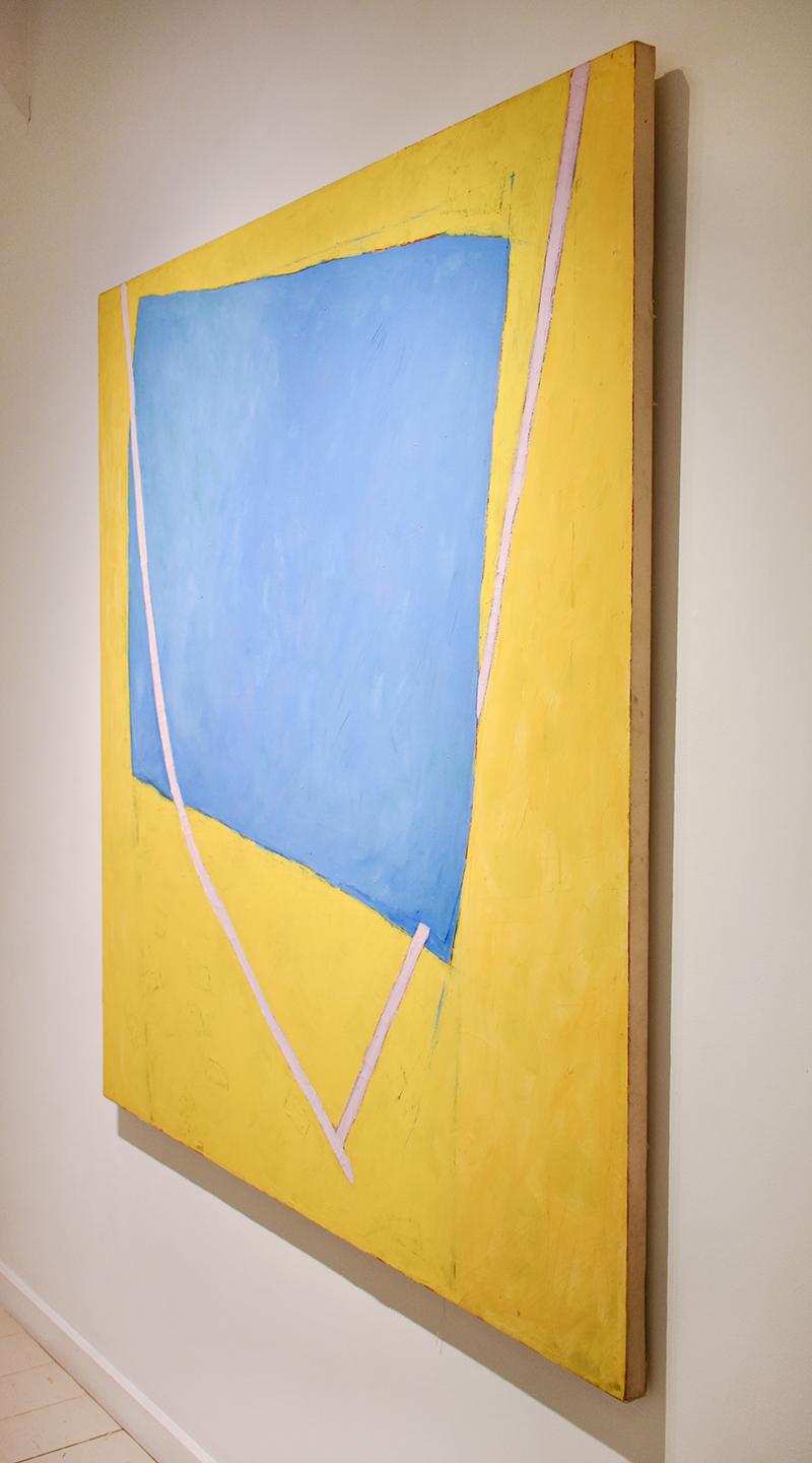 Nan's Lair (Grande peinture géométrique abstraite en jaune vif, bleu et rose) - Géométrique abstrait Painting par Donise English