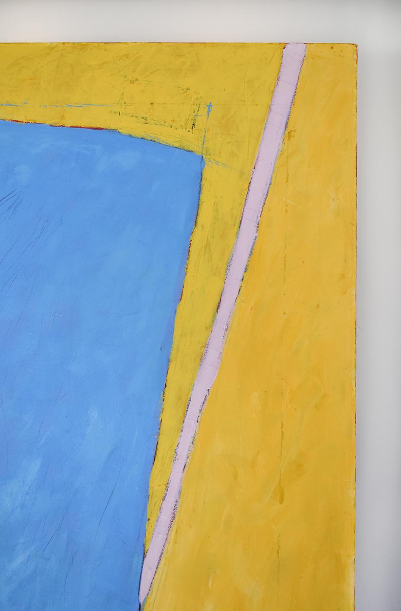Grande peinture géométrique abstraite en jaune vif, bleu, avec des accents de rose pâle
Huile sur toile, non encadrée
64 x 60 x 2 pouces
Signé au dos 
Fil et anneaux installés au dos

Cette peinture à l'huile abstraite et colorée sur toile a été