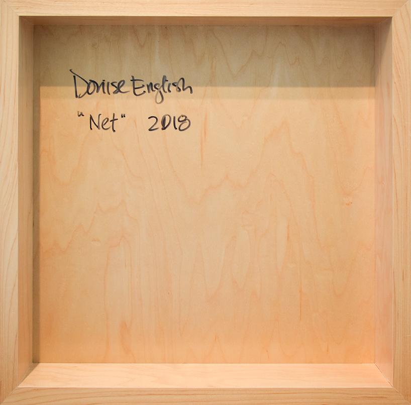 Netznetz (nicht-repräsentatives Gemälde mit gelbem Gitter auf Holzplatte) – Painting von Donise English