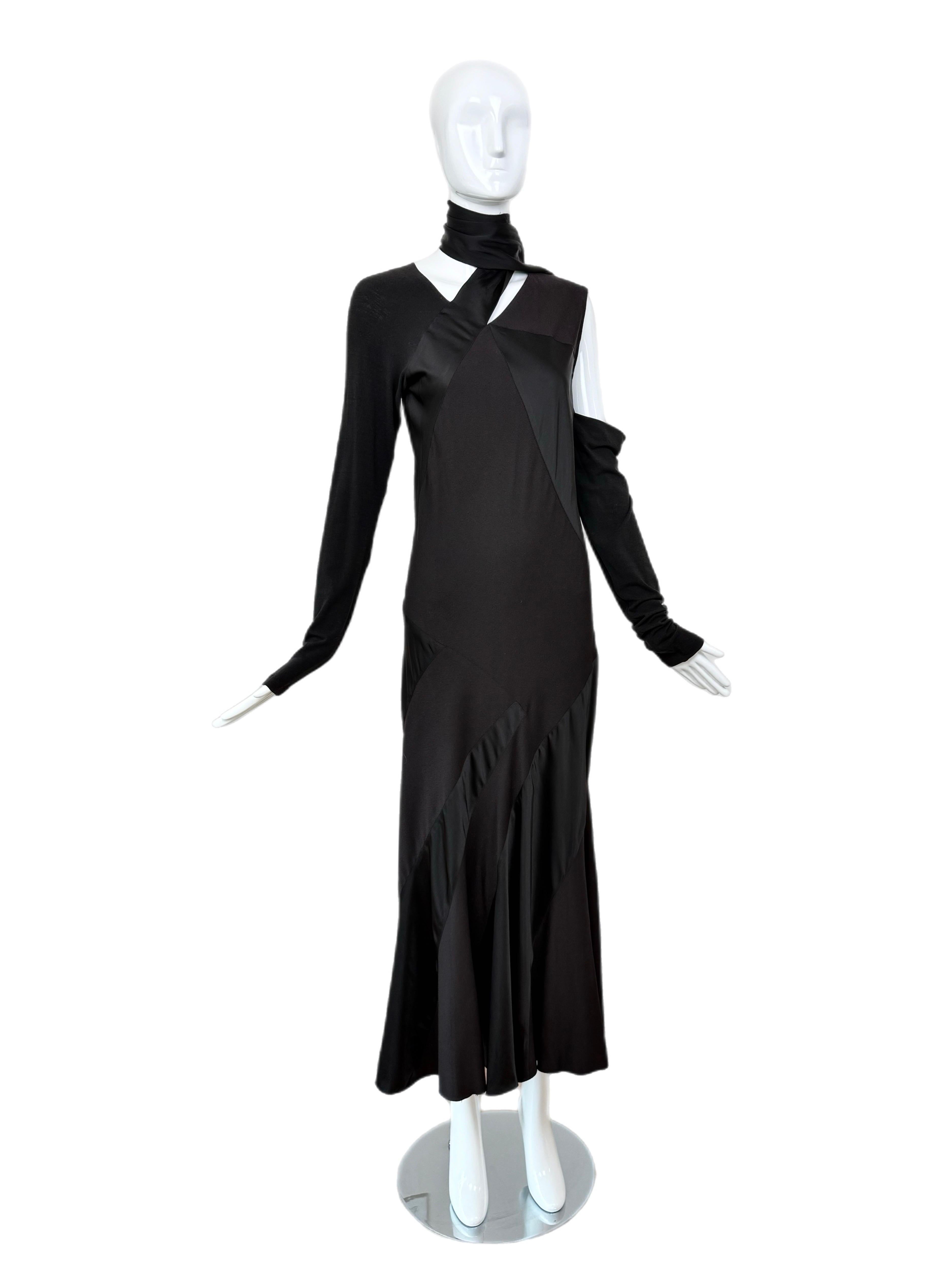 DONNA KARAN 2002 Vestito lungo nero vintage con taglio a vivo con. Sciarpa in vendita 1
