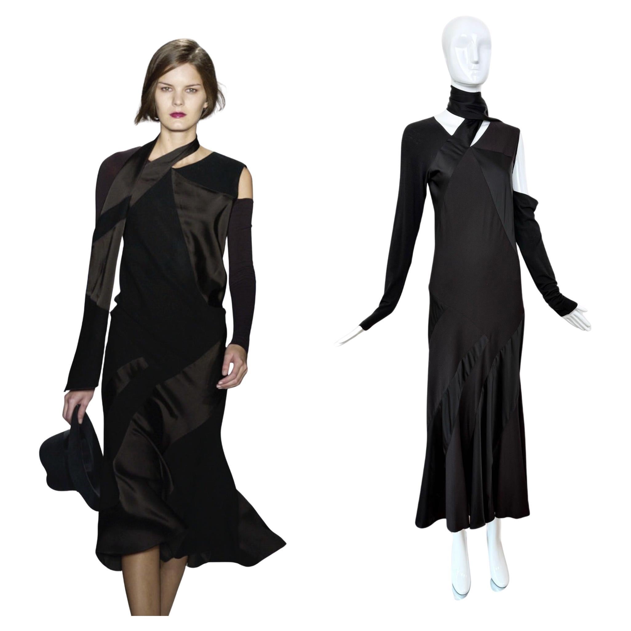 DONNA KARAN 2002 Vestito lungo nero vintage con taglio a vivo con. Sciarpa in vendita